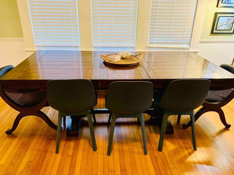 Holiday home Pershing Place: Historic With Heated Spa/pool By Zoo, Pearl, Golf, Witte