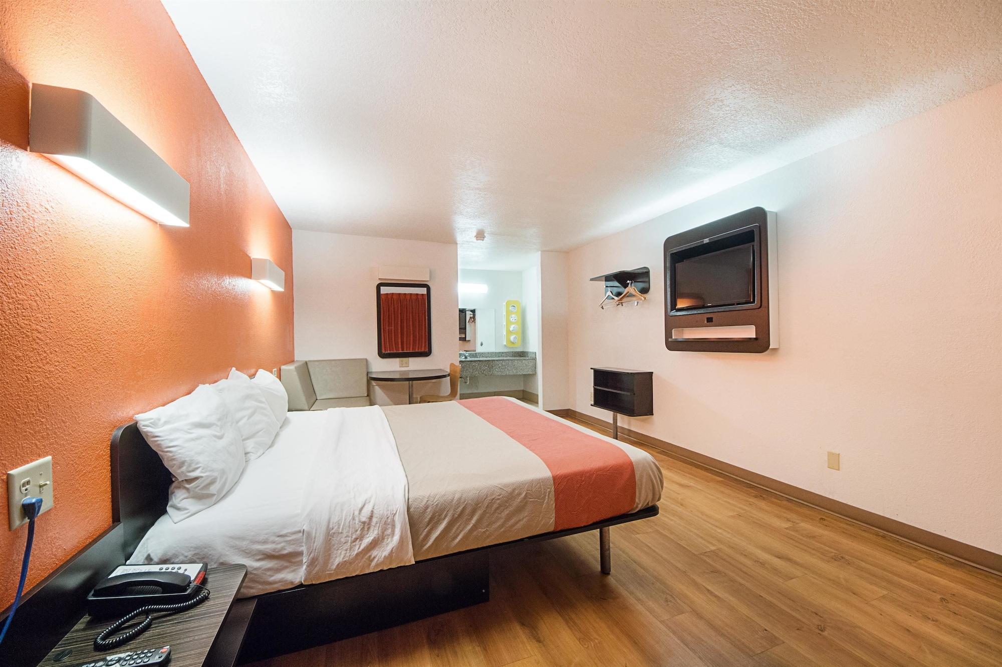 Hotel 6-san Antonio, Tx - Fiesta Trails San Antonio