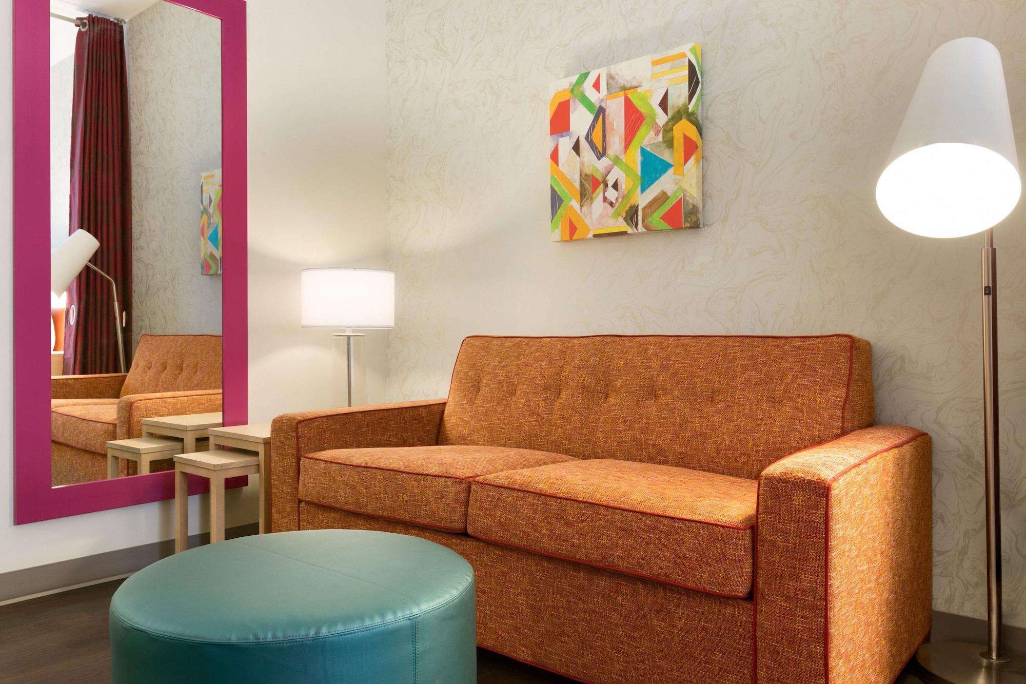 Home2 By Hilton On The Riverwalk 3*