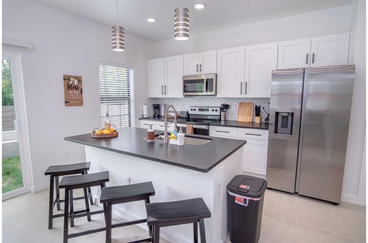 Apartment Brand New 4 Stylish 3br Near Exciting Downtown