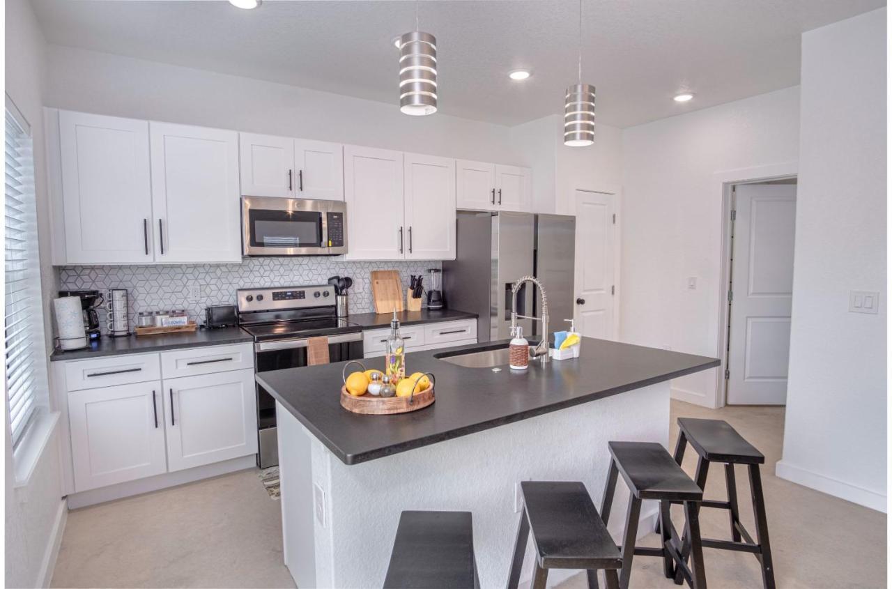 Brand New 4 Stylish 3br Near Exciting Downtown Apartment