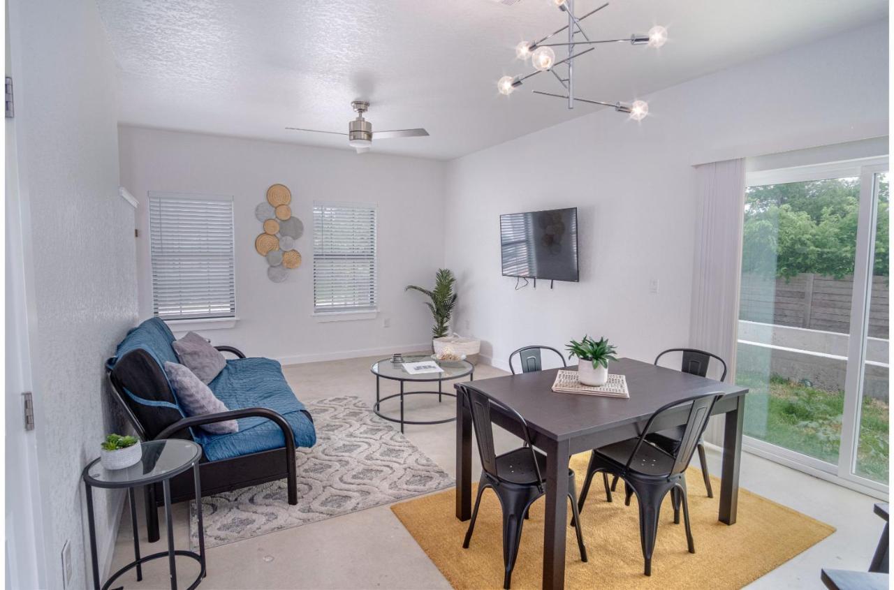 Brand New 4 Stylish 3br Near Exciting Downtown Apartment