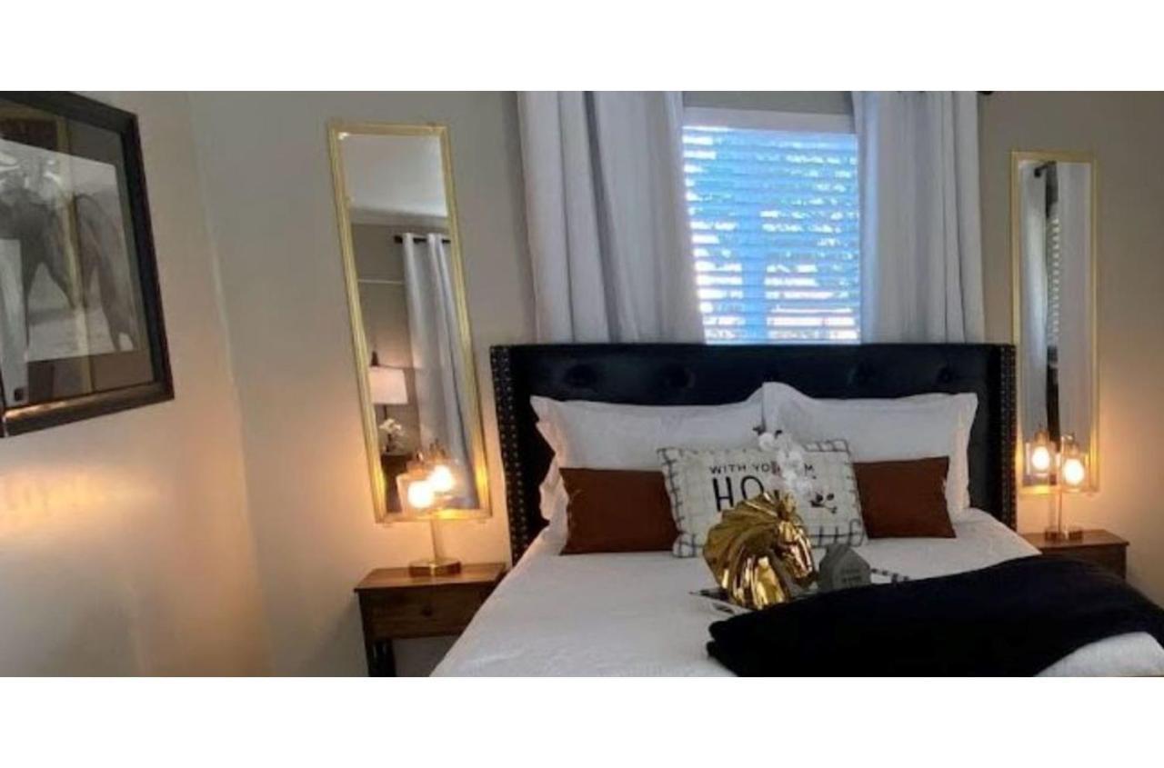 Stunning Cozy Downtown Guest house