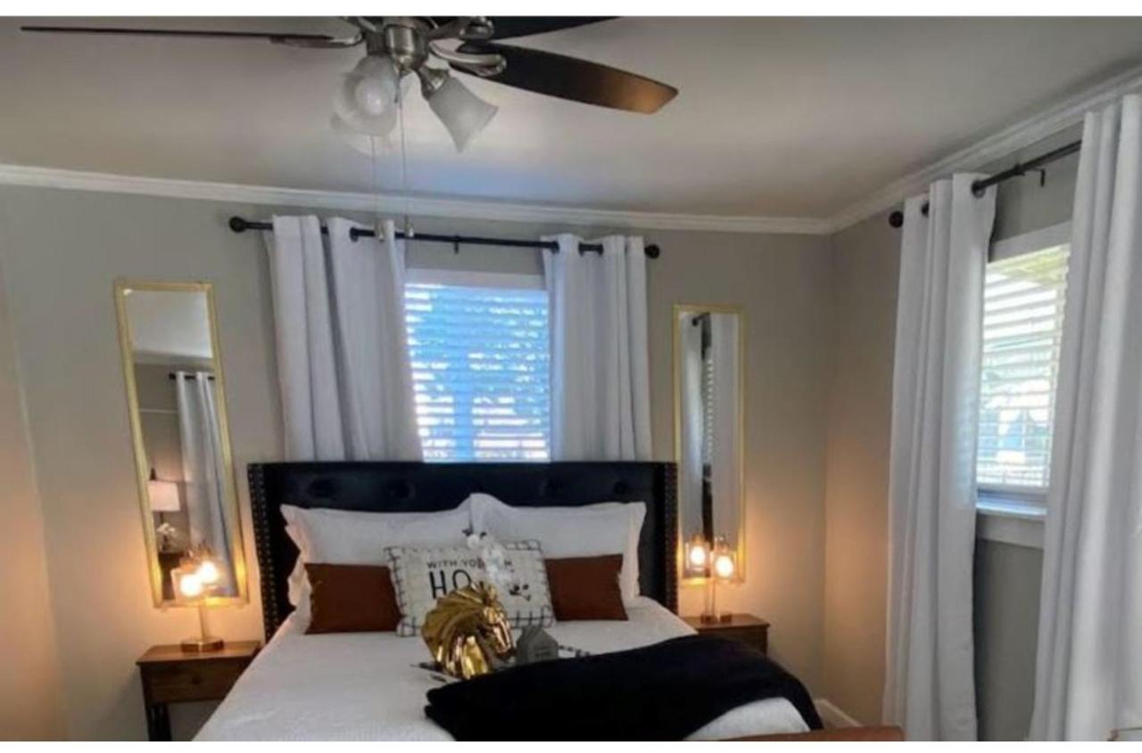 Stunning Cozy Downtown Guest house