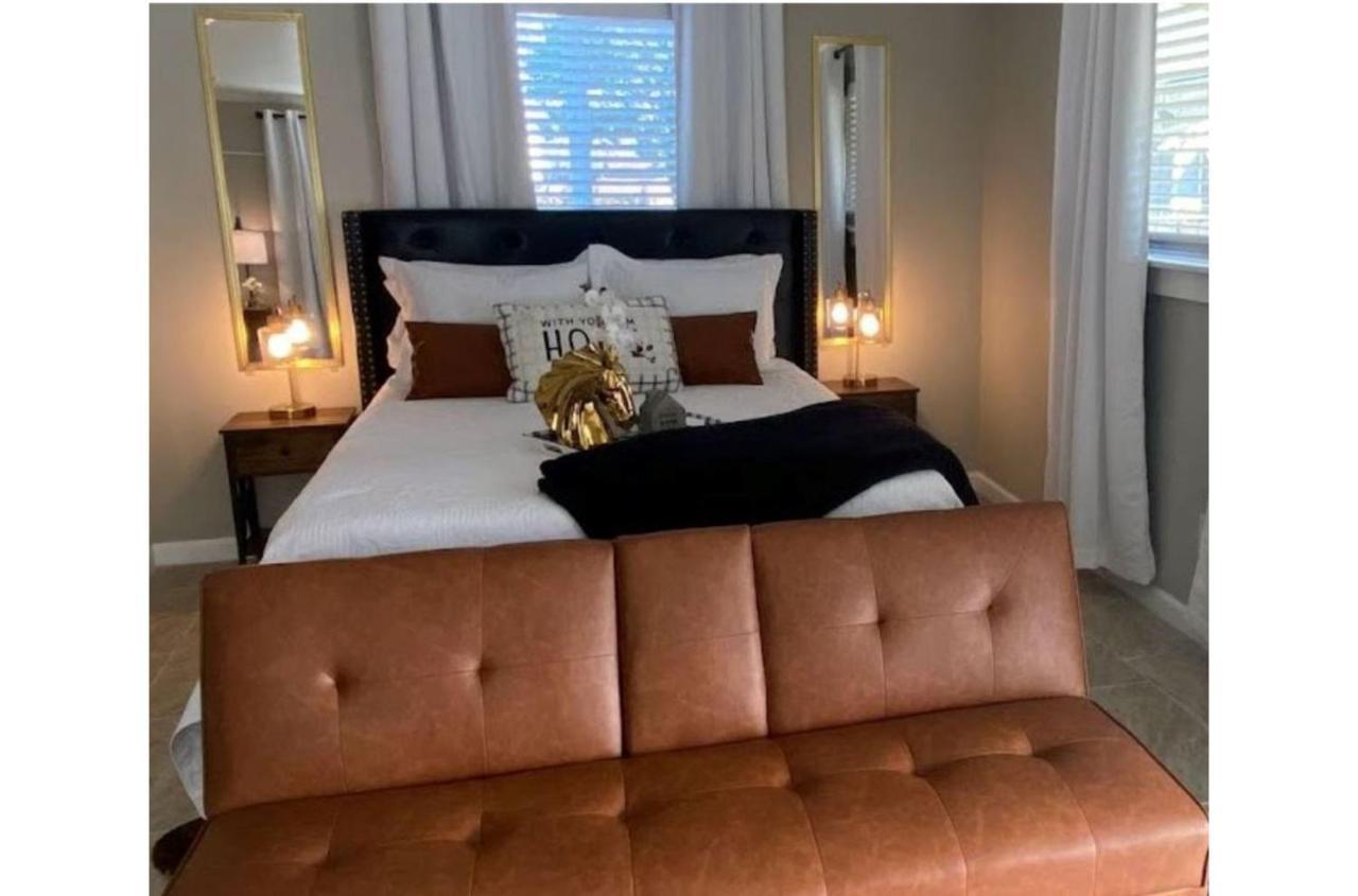 Stunning Cozy Downtown Guest house *