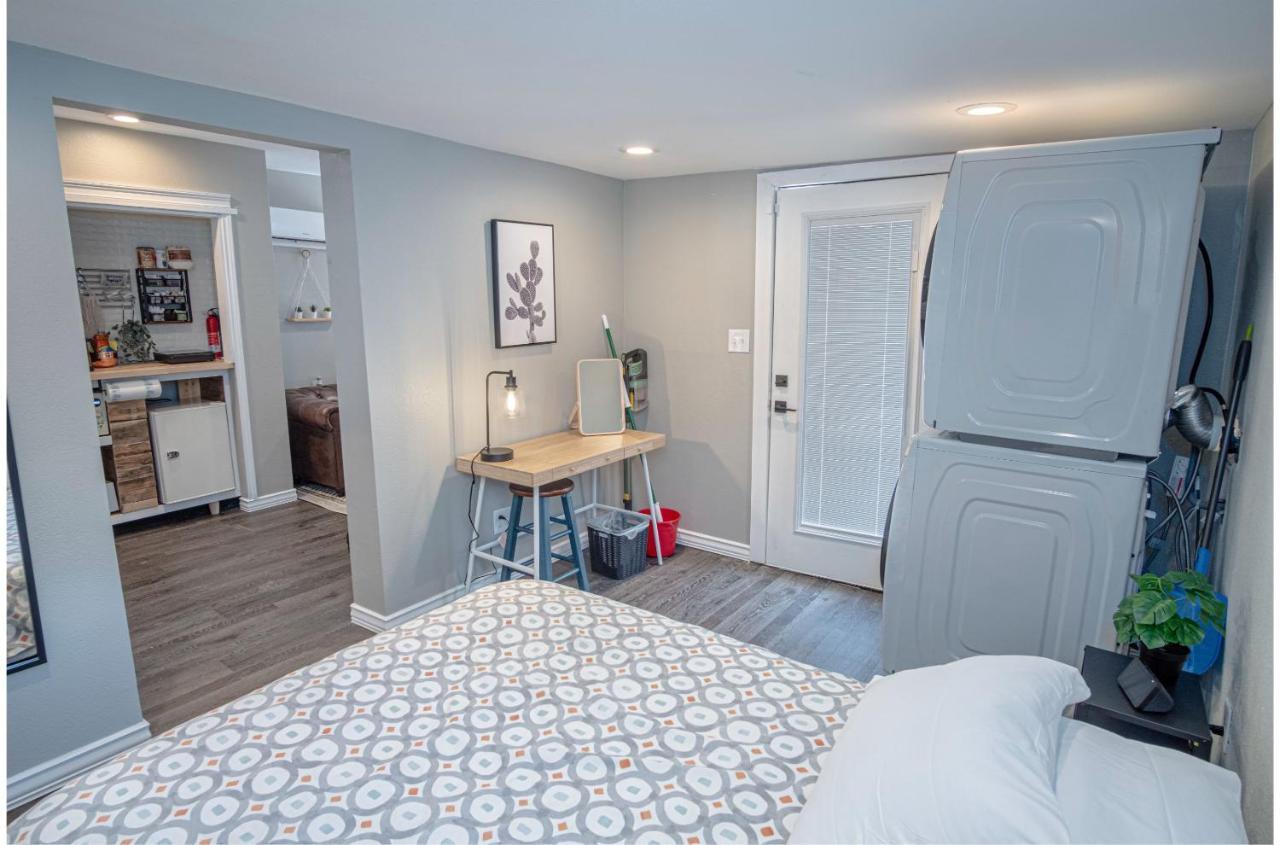 Adorable So Close To Amazing Downtown Guest house San Antonio