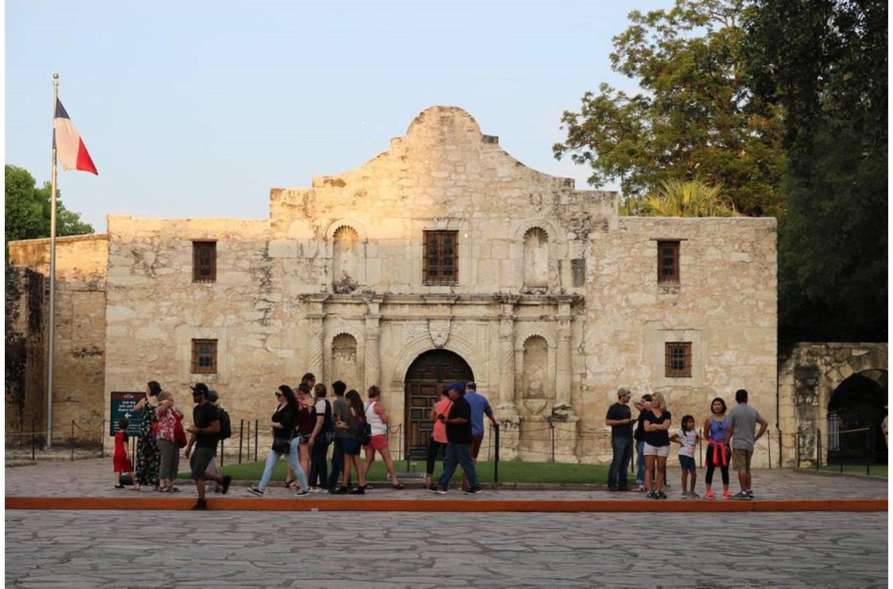 Adorable So Close To Amazing Downtown San Antonio