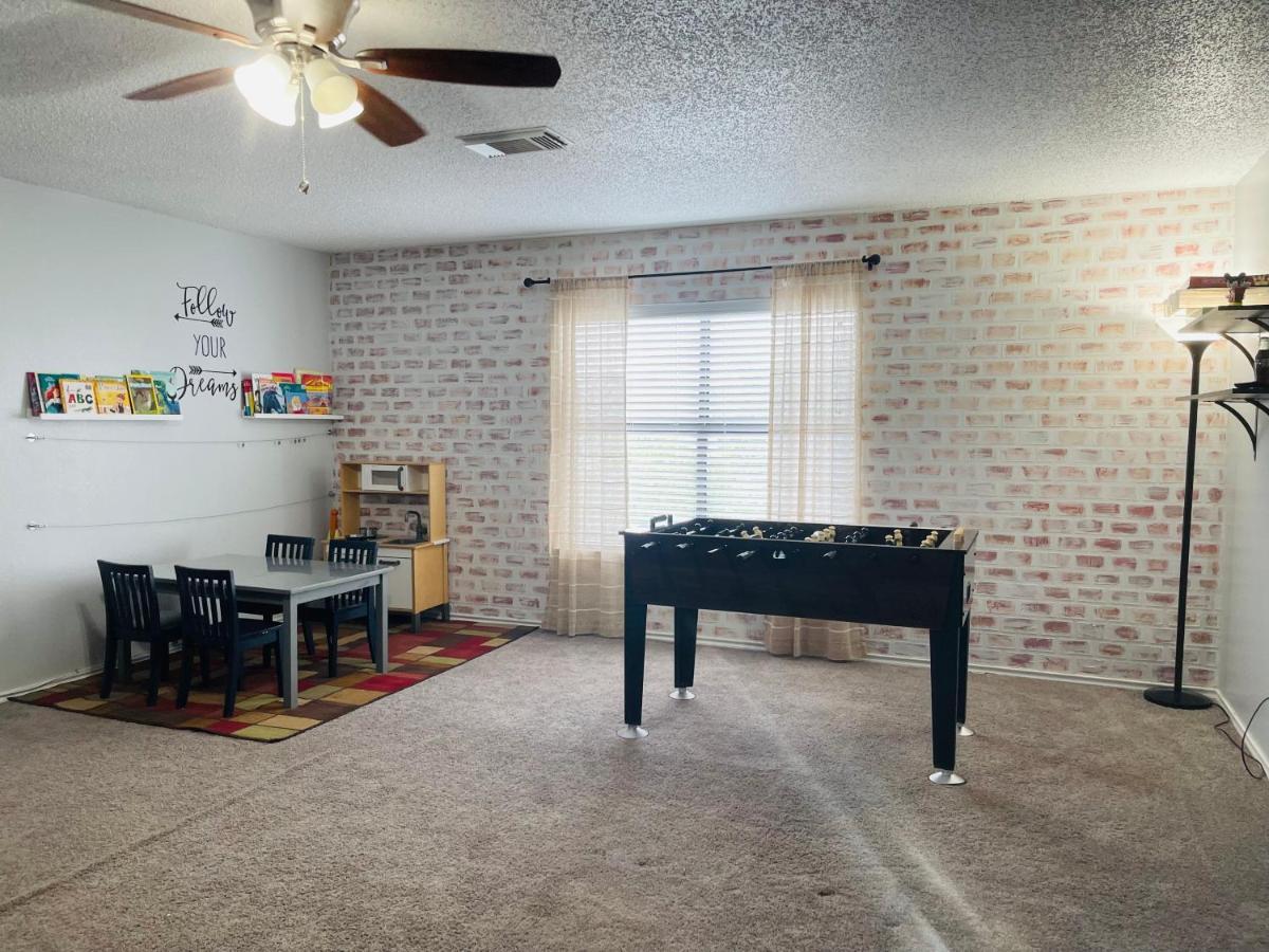 Lovely Spacious Near Randolph, Six Flags, Seaworld, Riverwalk And Lackland San Antonio