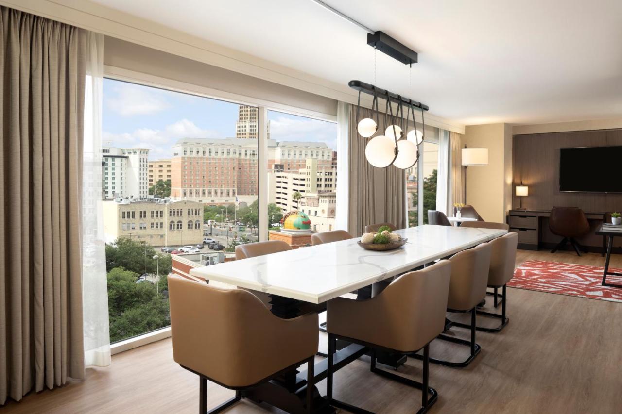 Hyatt Regency Riverwalk 4*
