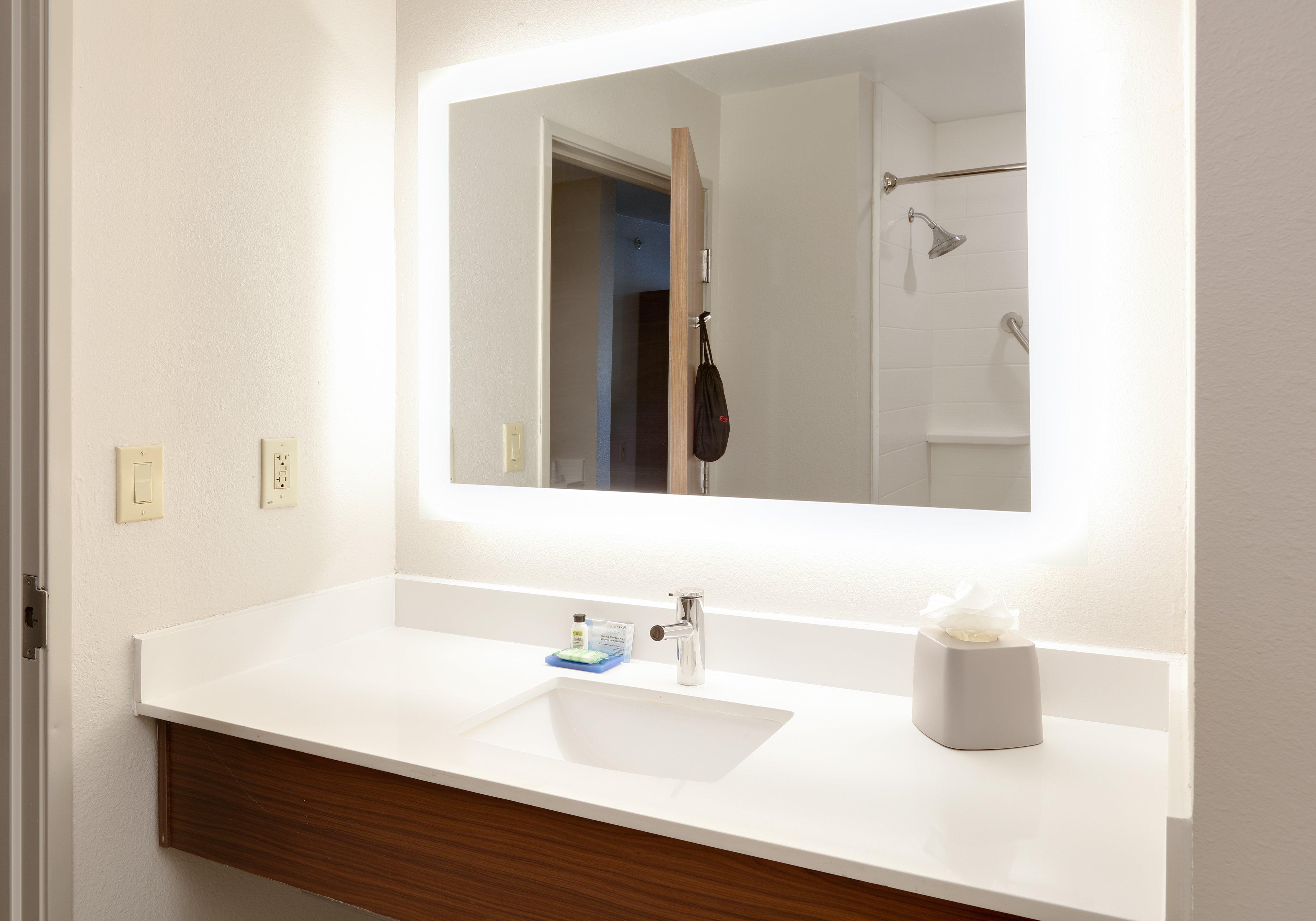 Express & Nw Near Seaworld By Ihg Hotel 2*