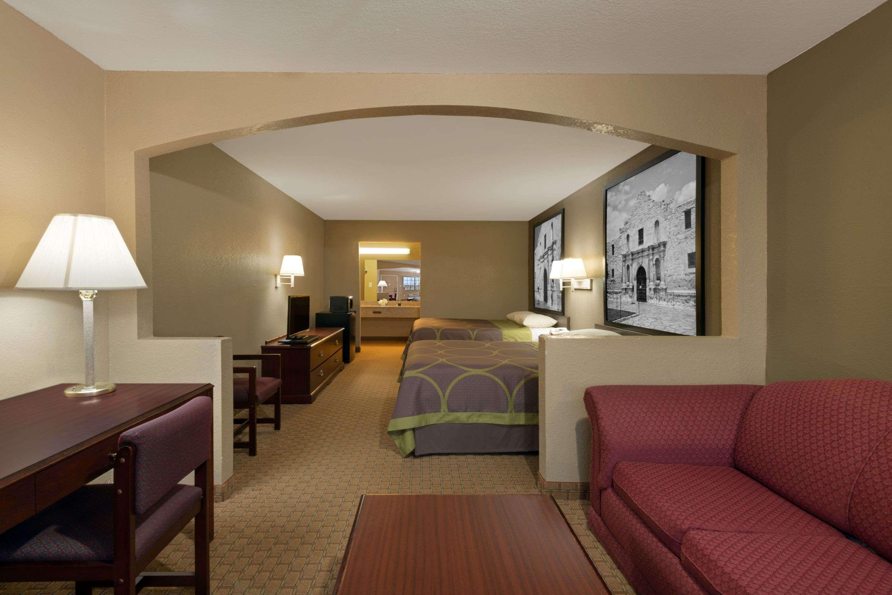 Super 8 By Wyndham San Antonio/riverwalk Area Hotel