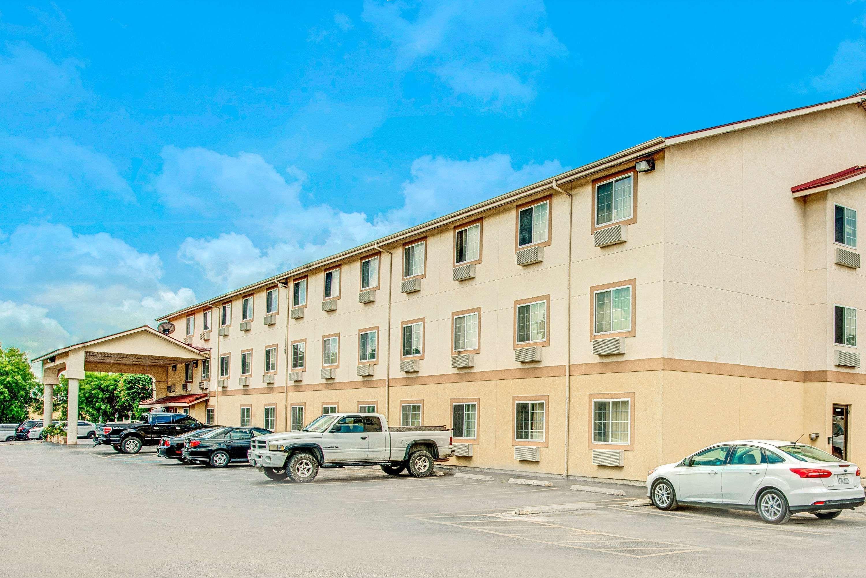 Hotel Super 8 By Wyndham San Antonio/fiesta 2*