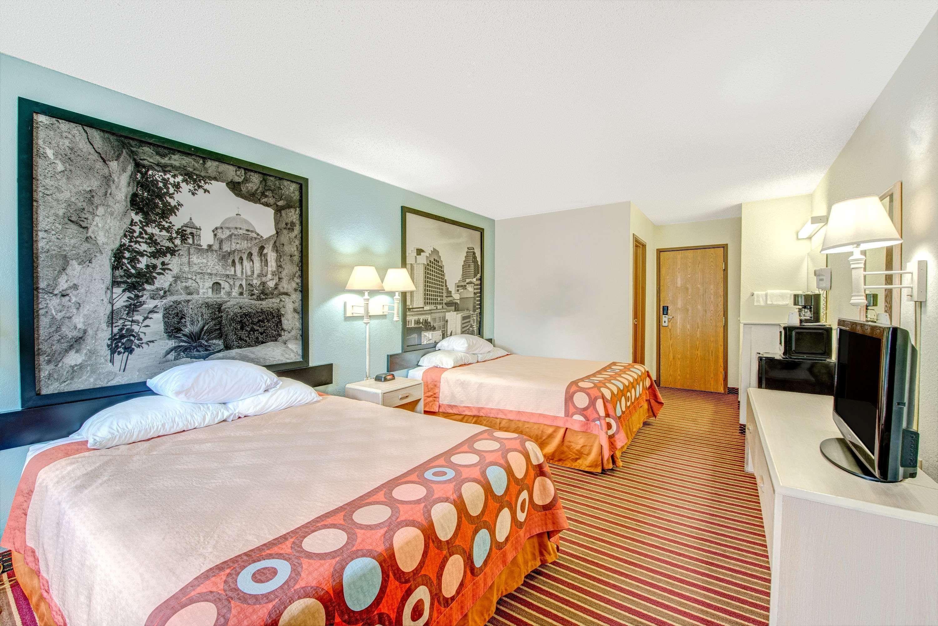 Hotel Super 8 By Wyndham San Antonio/fiesta San Antonio