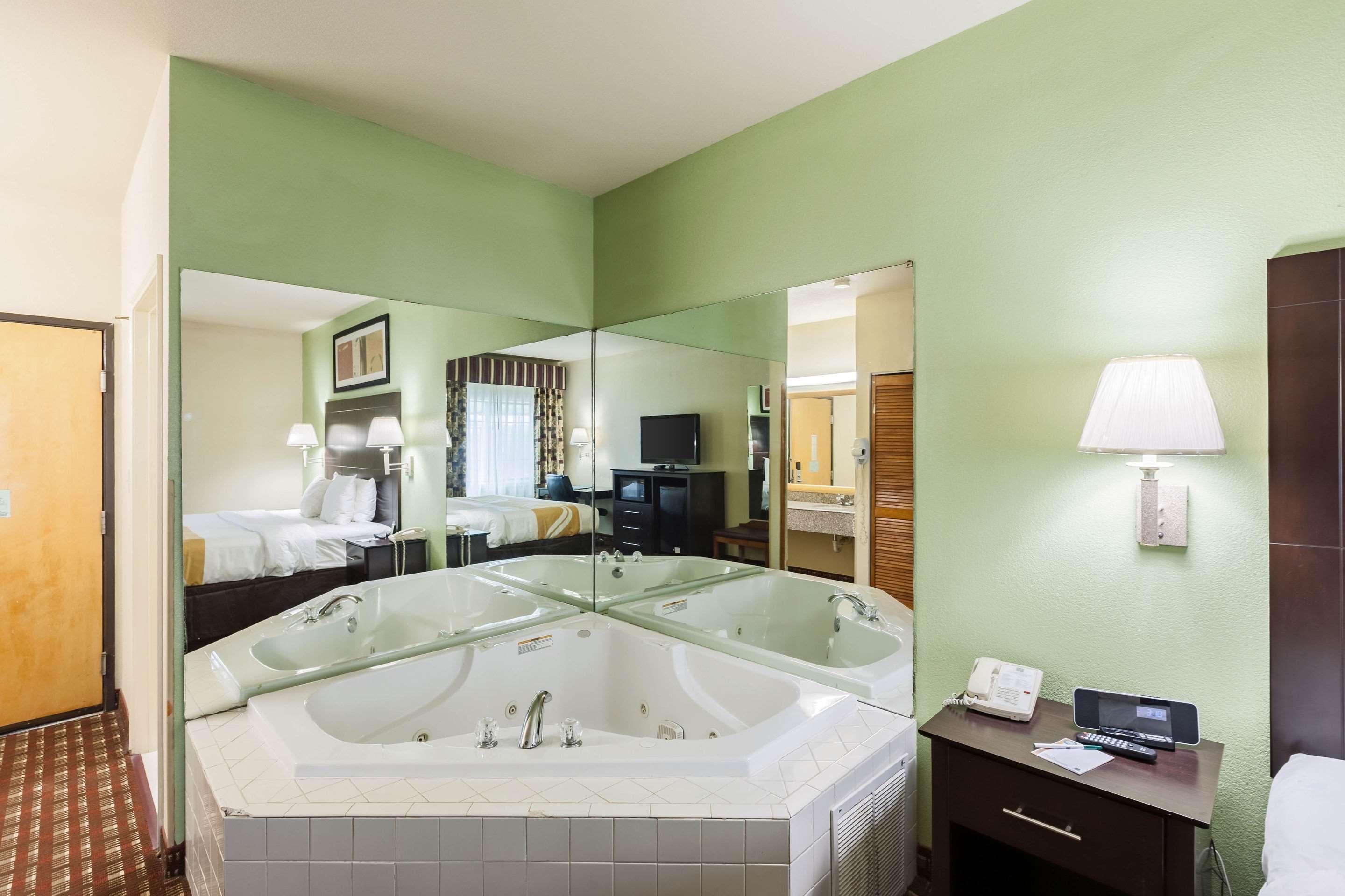 Quality Near Seaworld - Lackland Hotel San Antonio