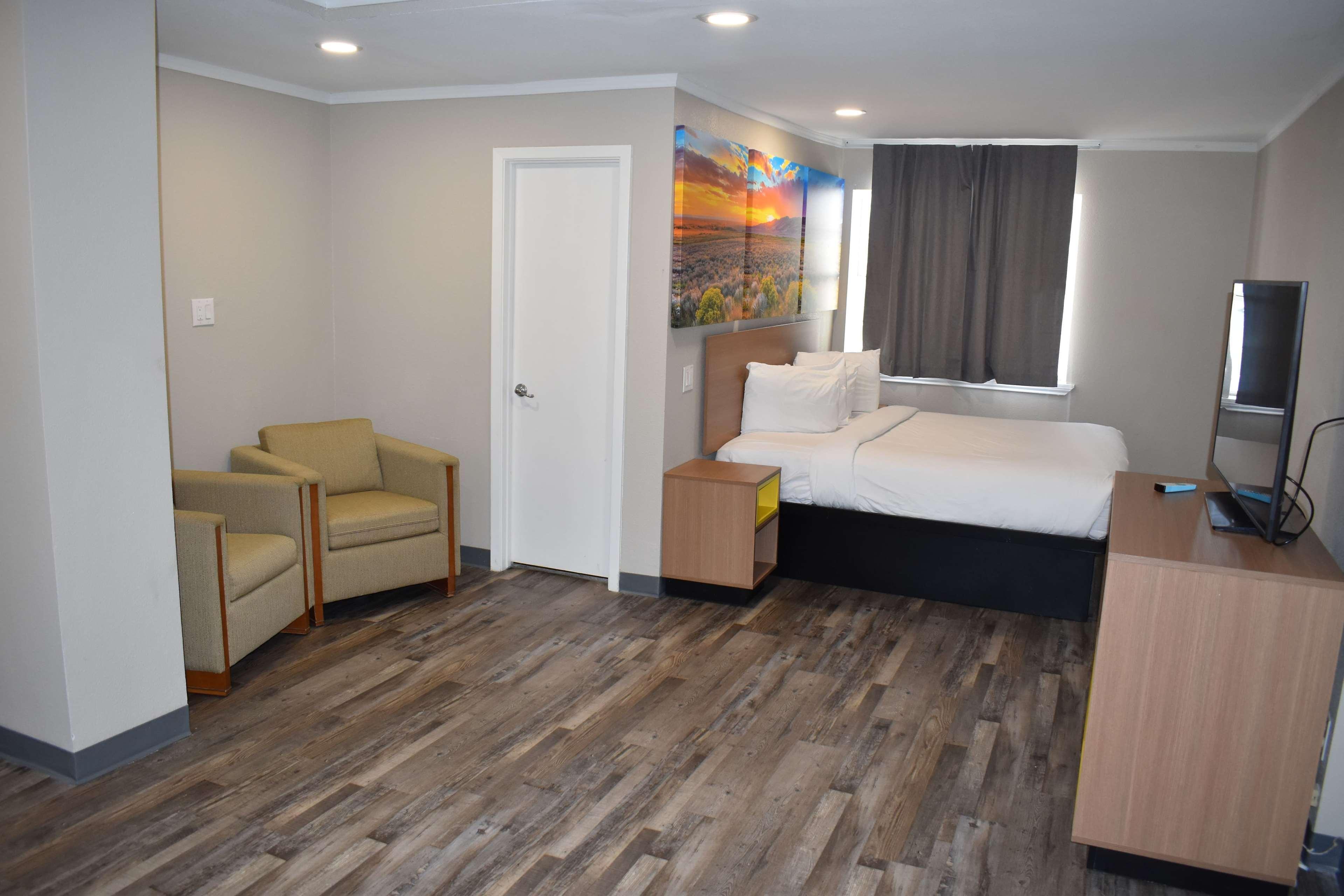 Motel Days By Wyndham Alamo/riverwalk 2*