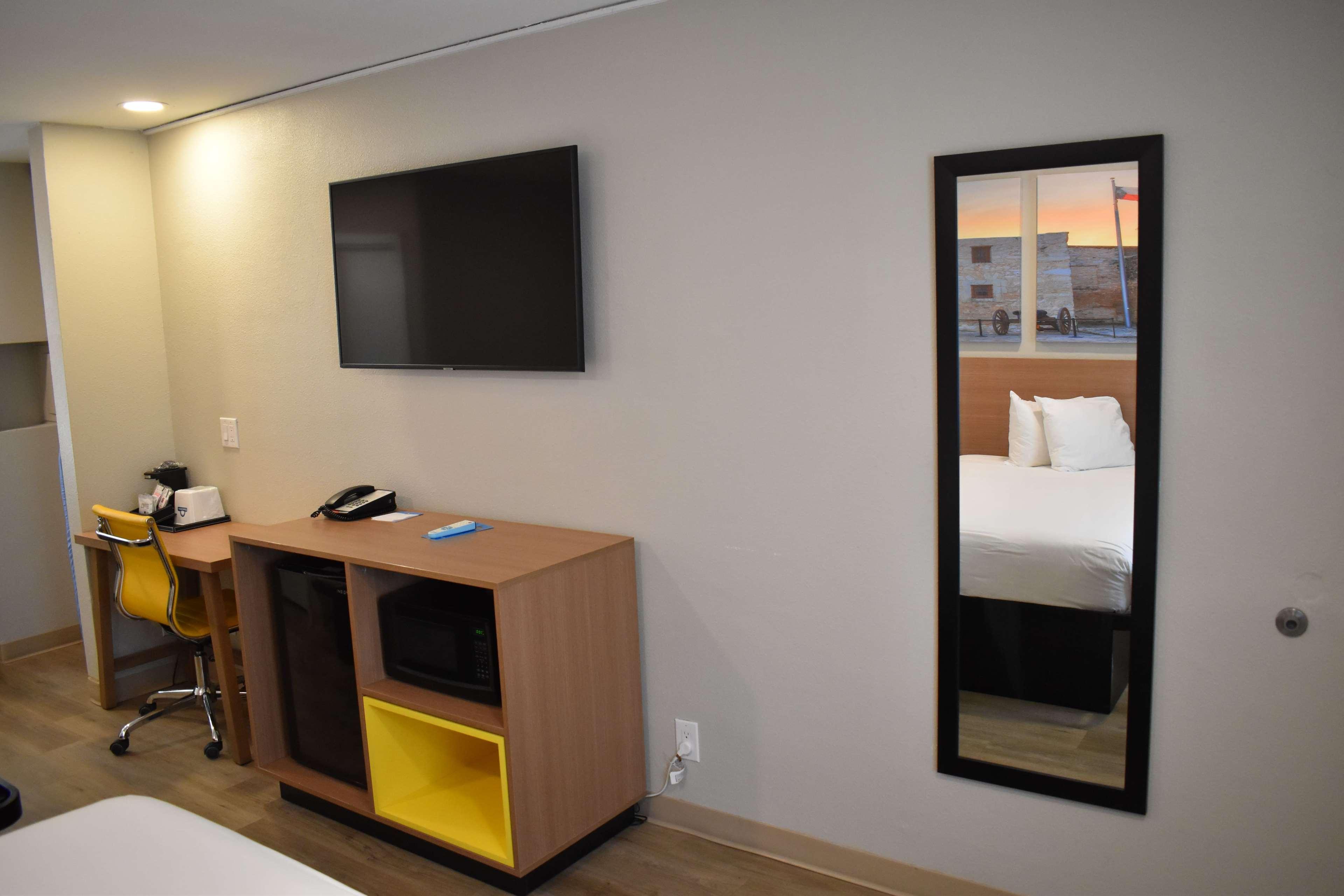 Days By Wyndham Alamo/riverwalk Motel San Antonio