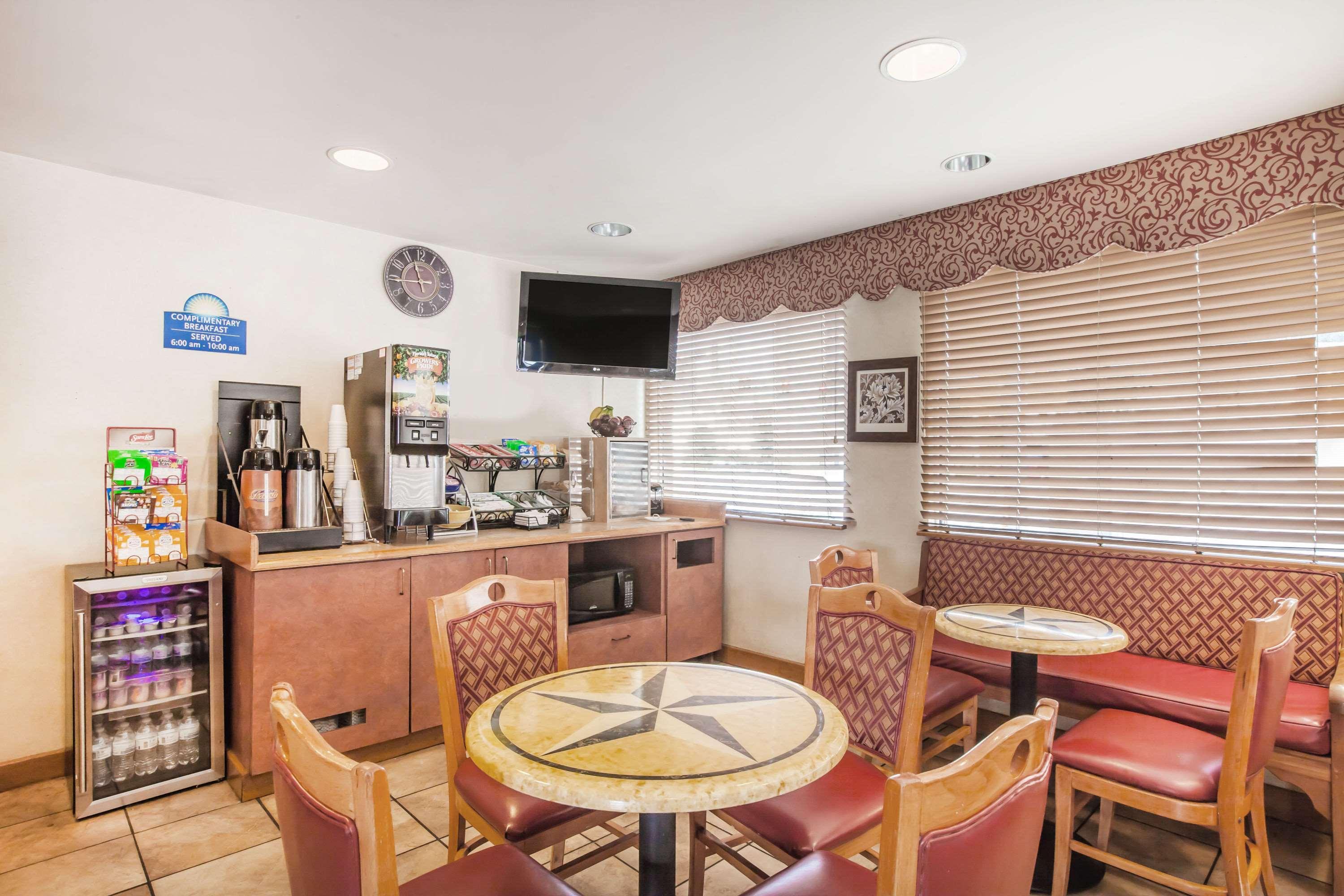 Days By Wyndham Alamo/riverwalk Motel