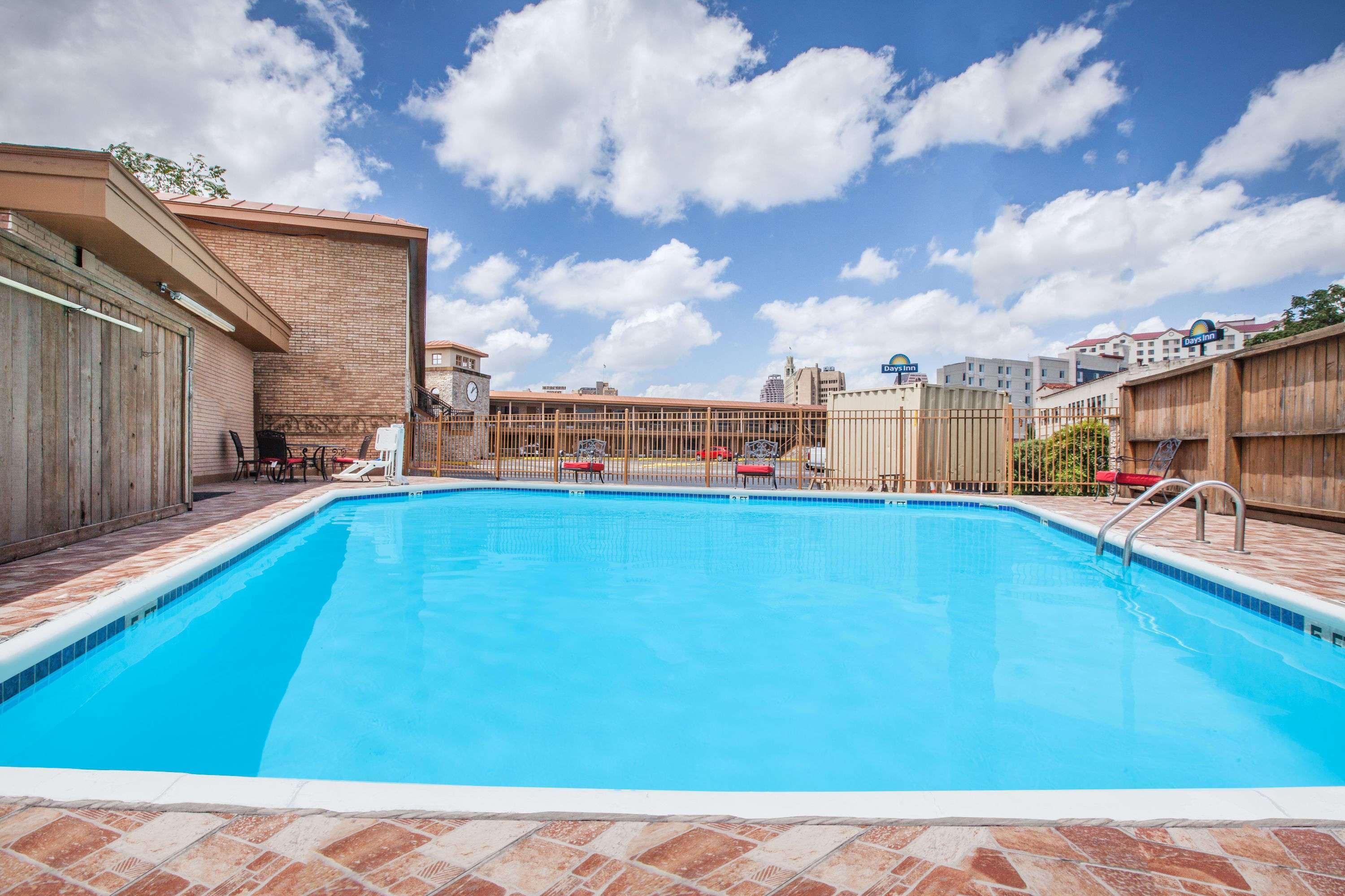 Days By Wyndham Alamo/riverwalk Motel 2*