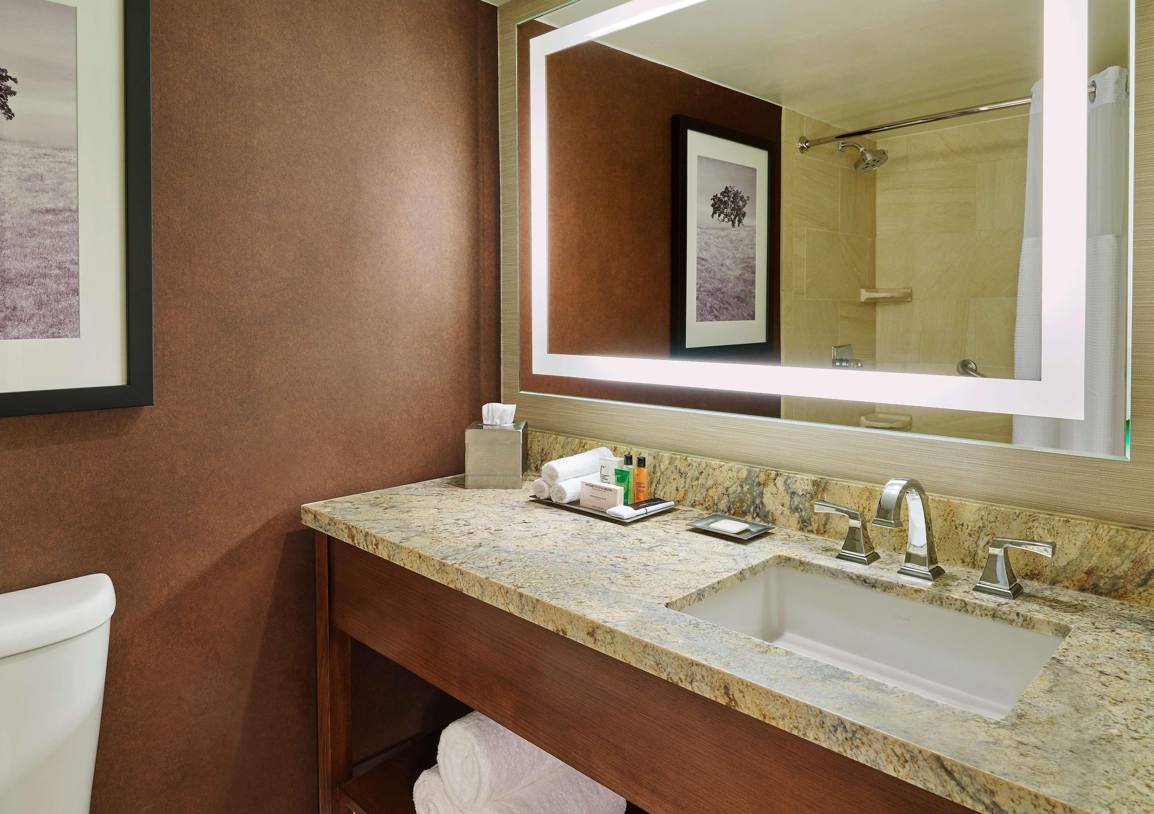 Doubletree By Hilton Airport Hotel