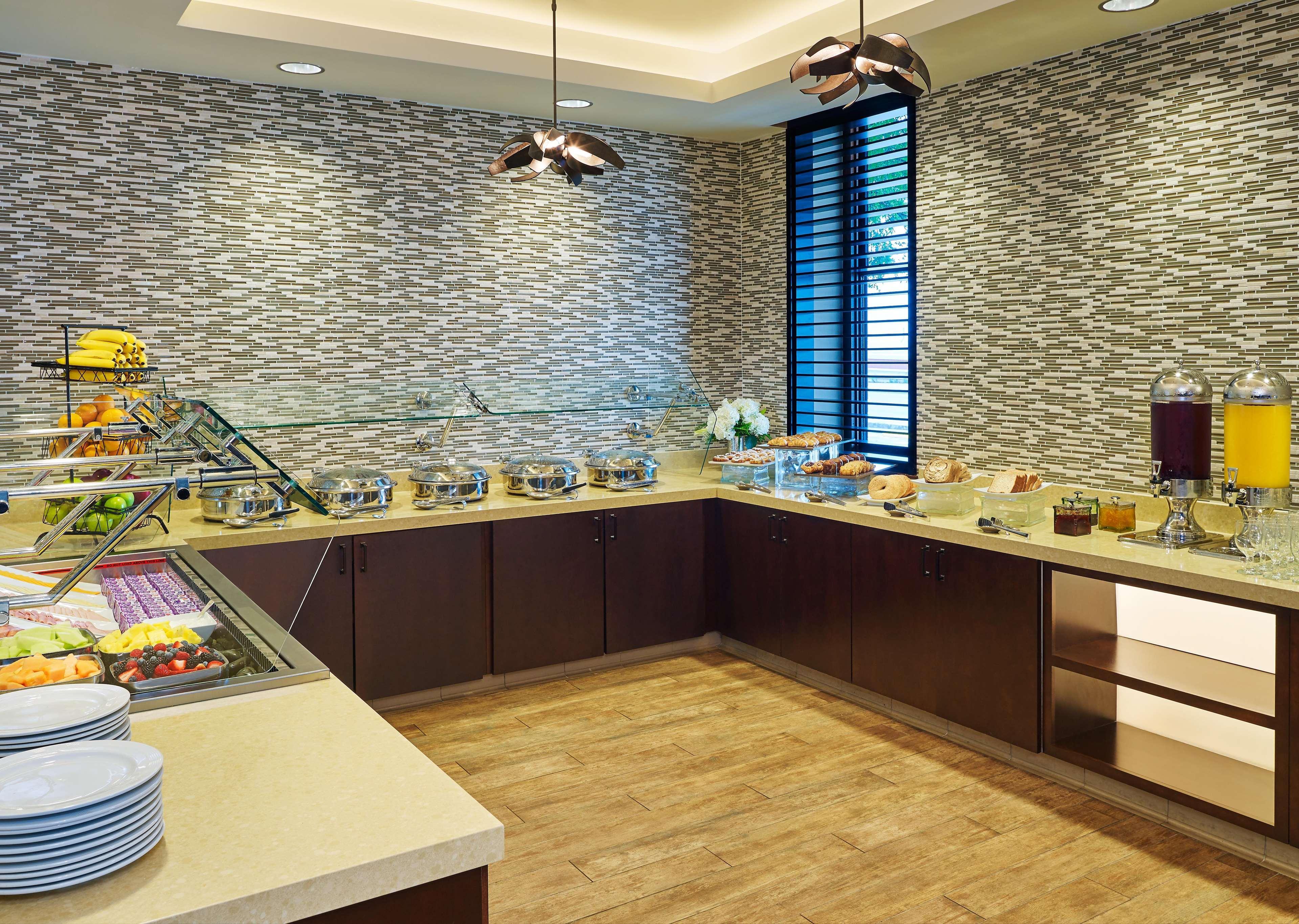 Doubletree By Hilton Airport Hotel 3*