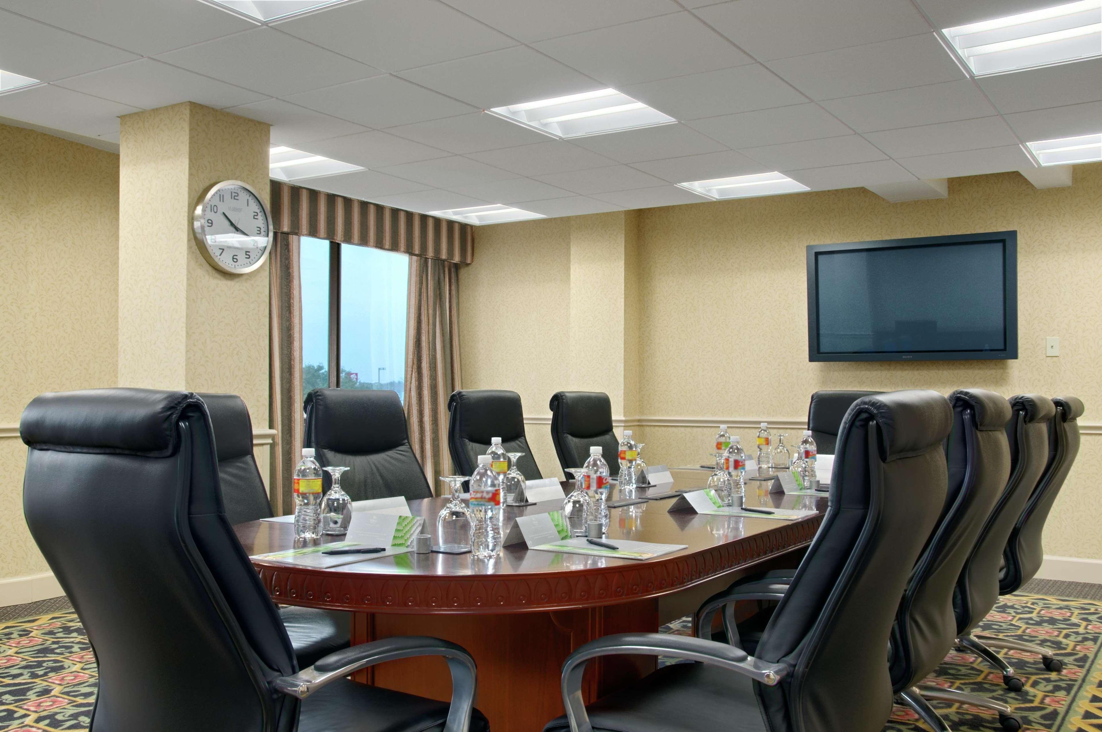 Hotel Doubletree By Hilton Airport