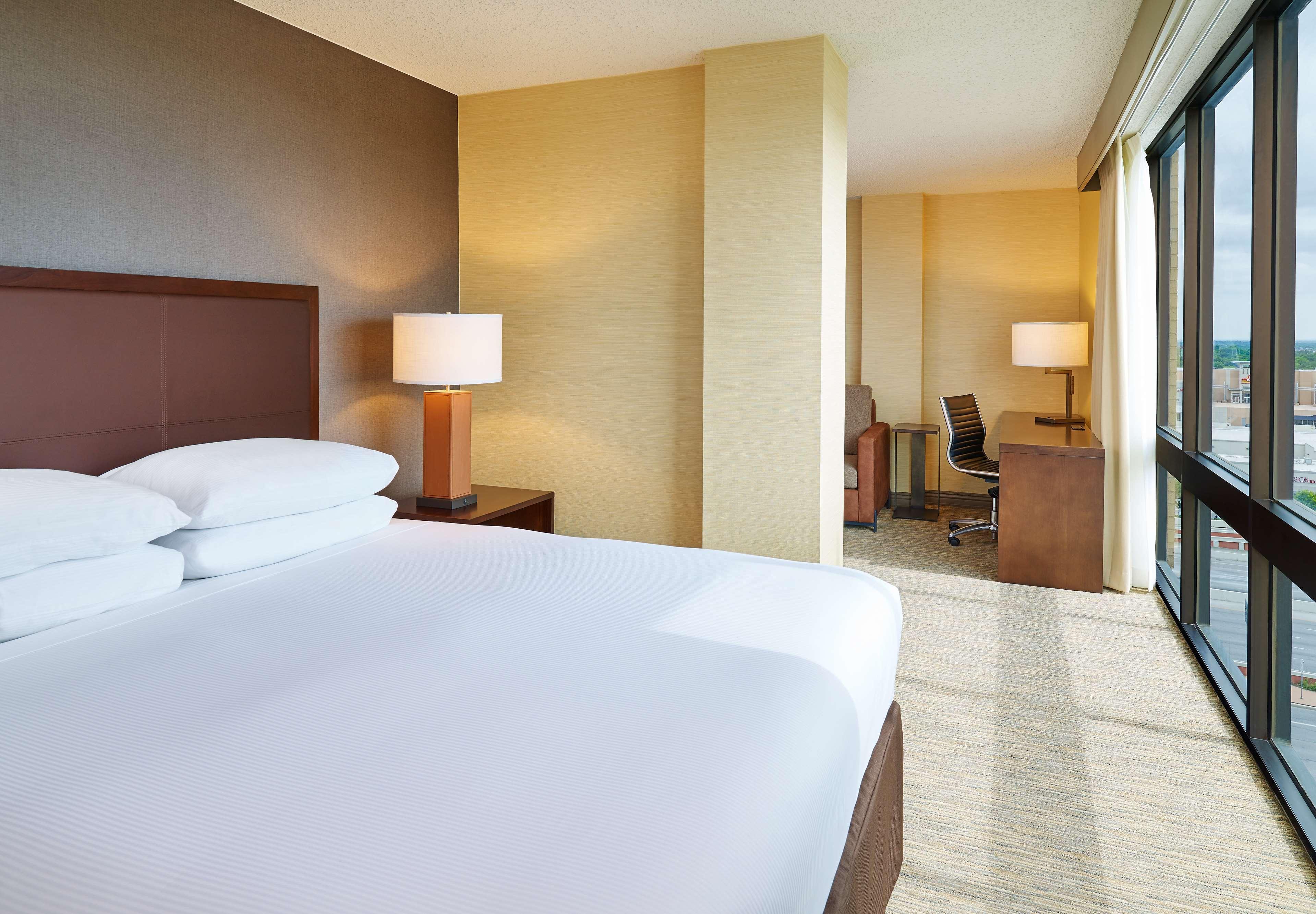 Hotel Doubletree By Hilton Airport 3*