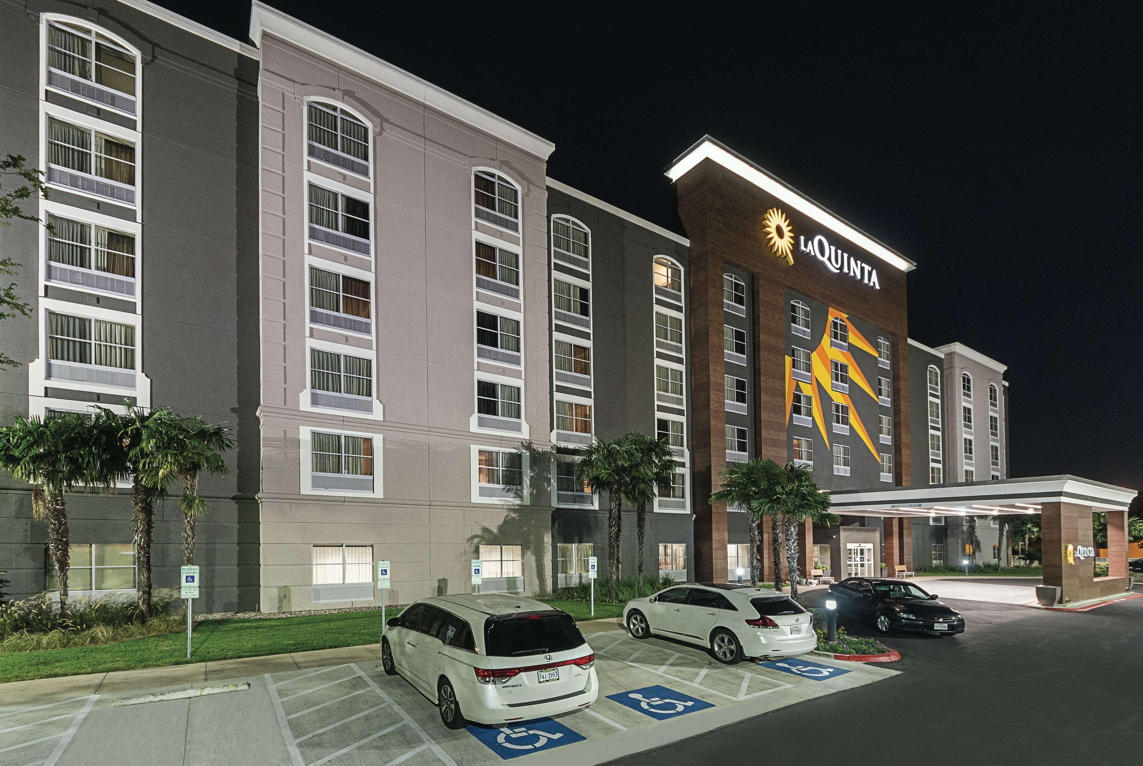 Hotel La Quinta & By Wyndham Downtown