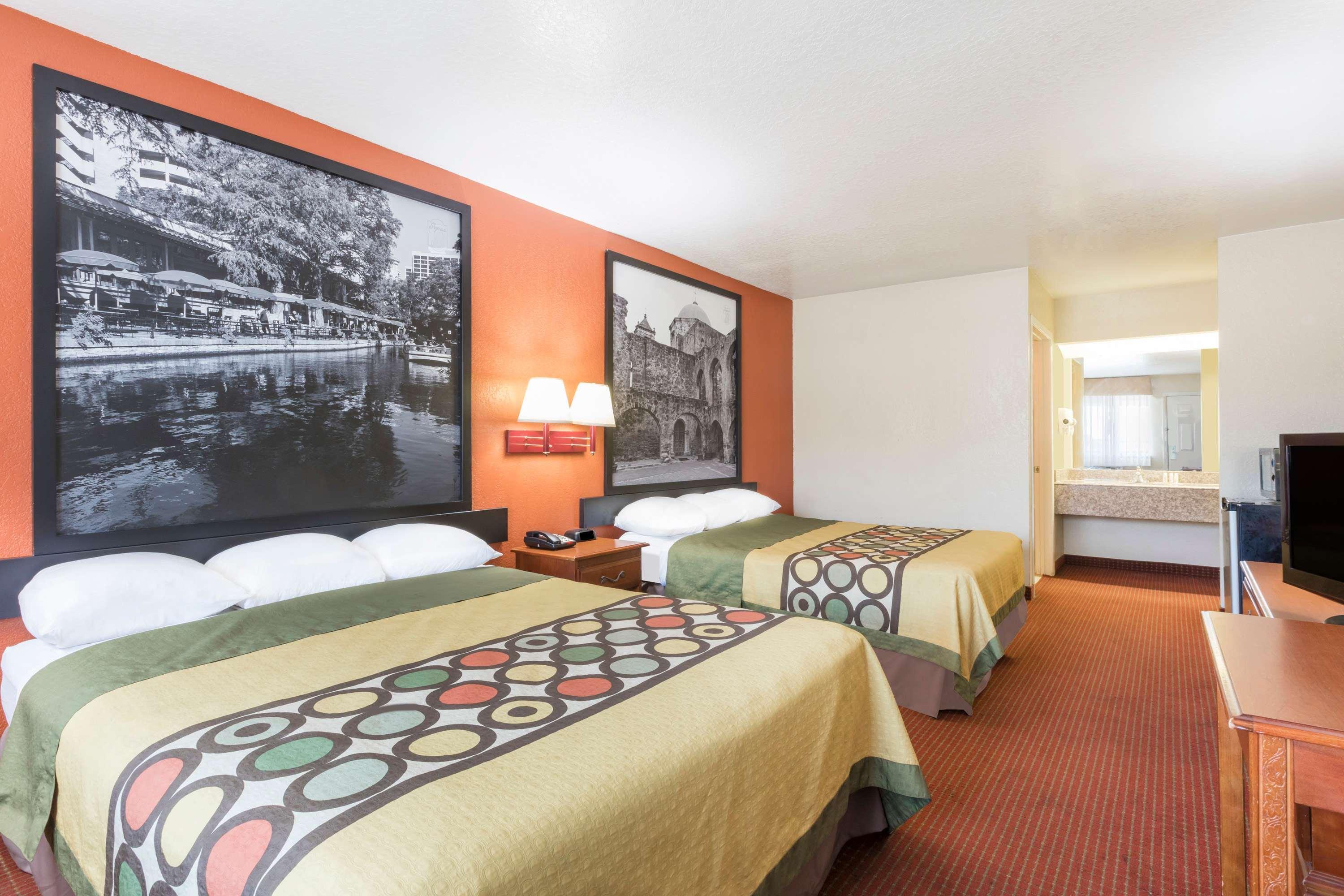 Motel Super 8 By Wyndham At I-10 2*