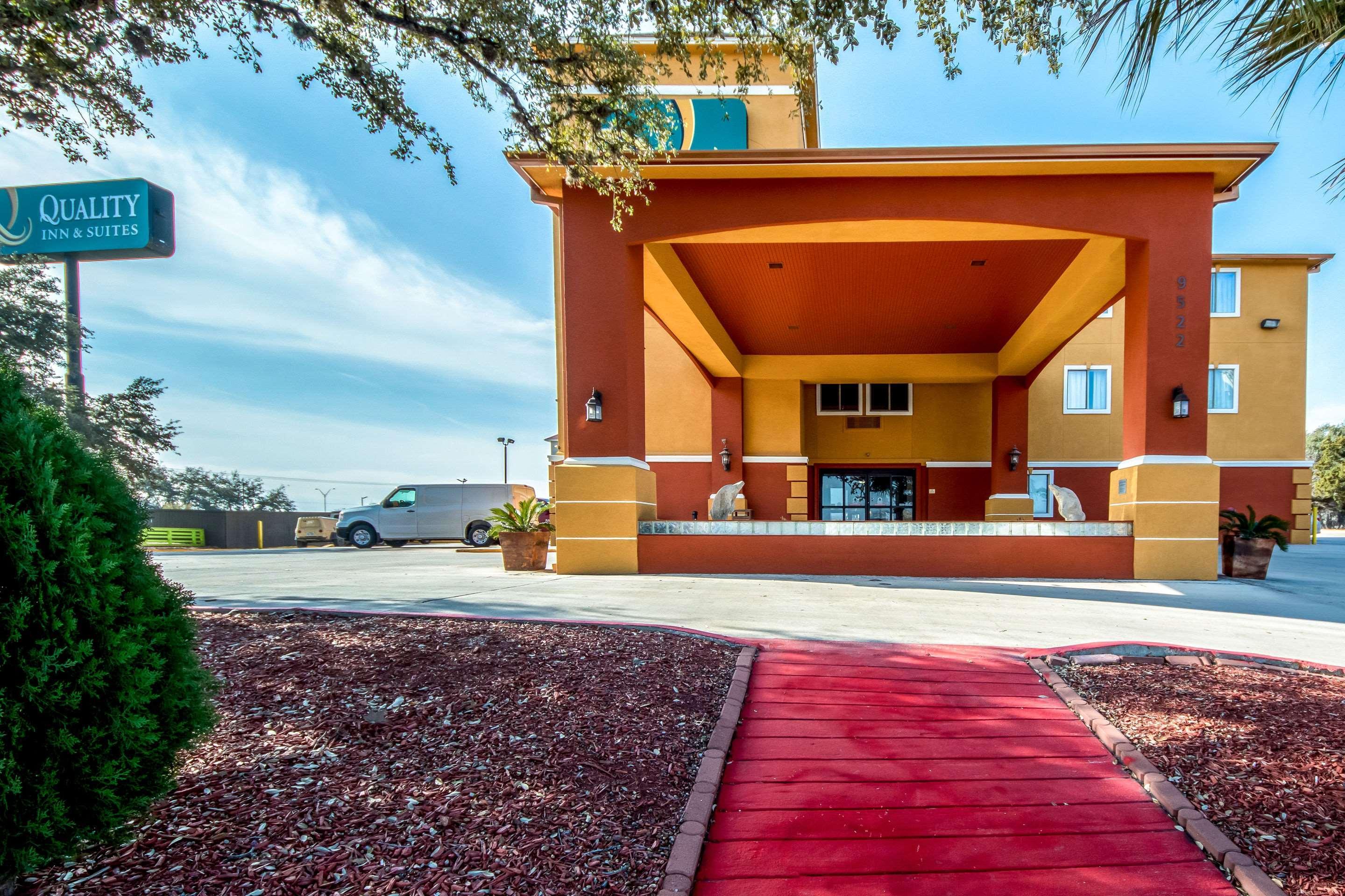 Quality & Seaworld North Hotel 3*
