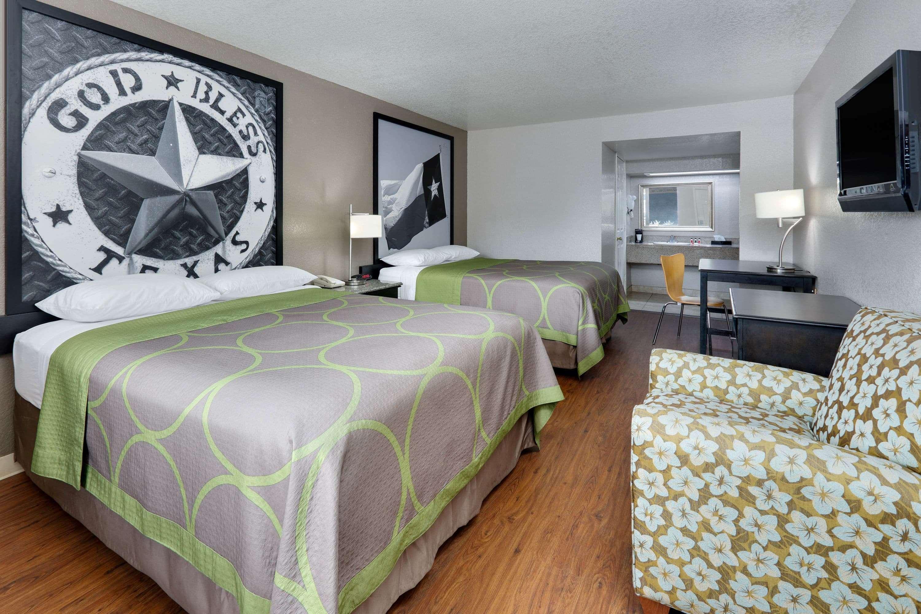 Super 8 By Wyndham Pearl District Downtown San Antonio