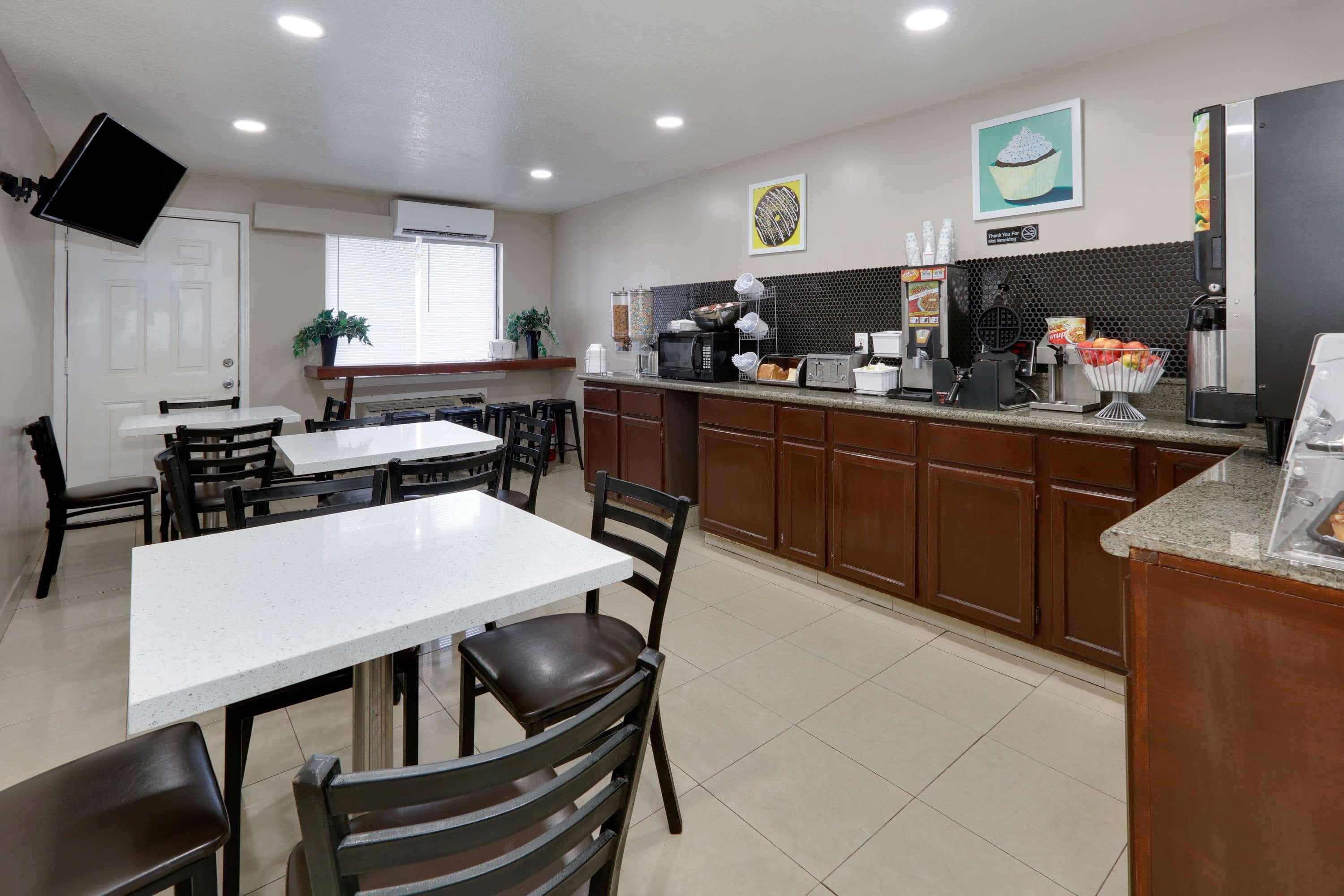 Super 8 By Wyndham Pearl District Downtown San Antonio