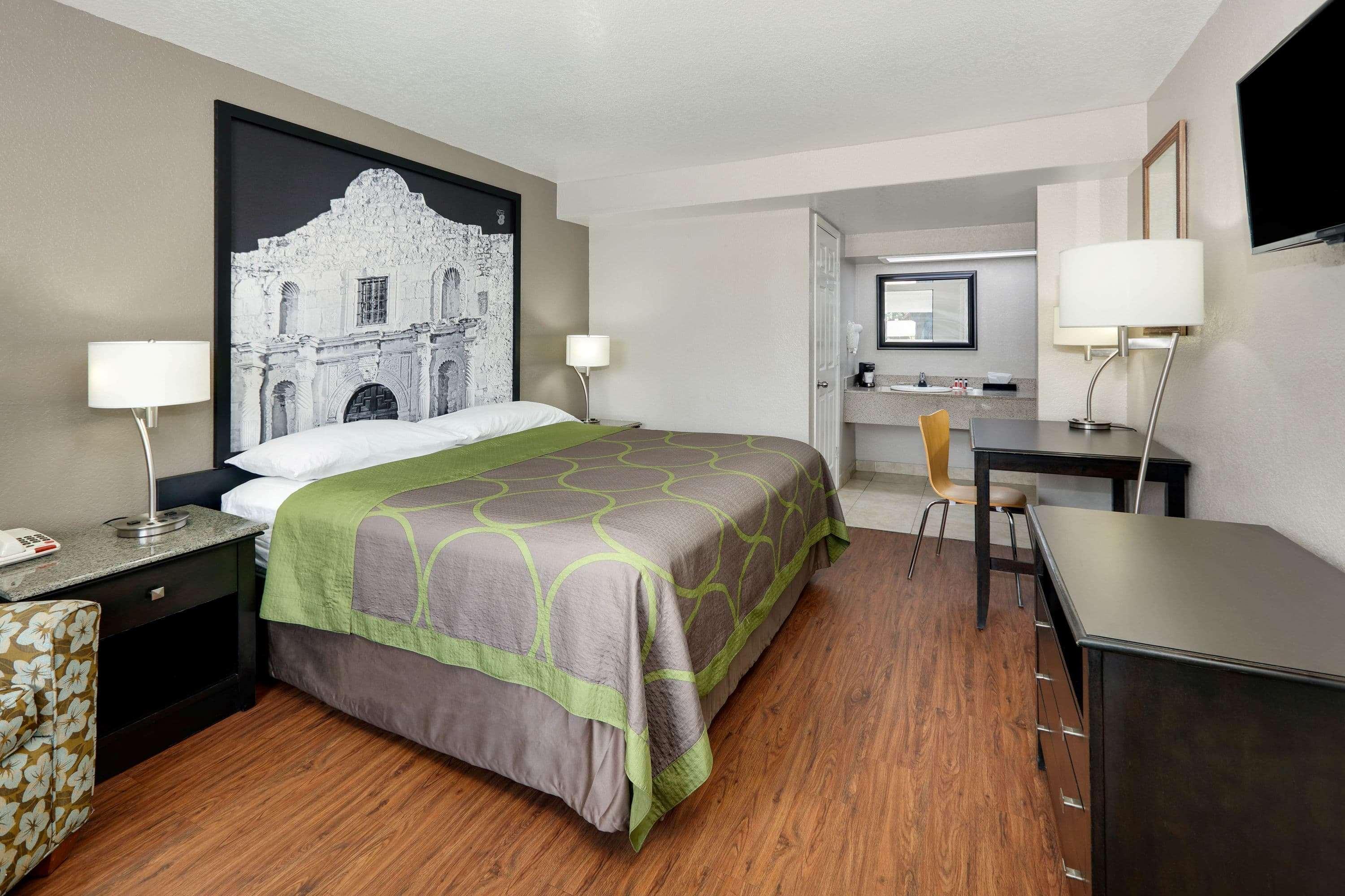 Super 8 By Wyndham Pearl District Downtown San Antonio
