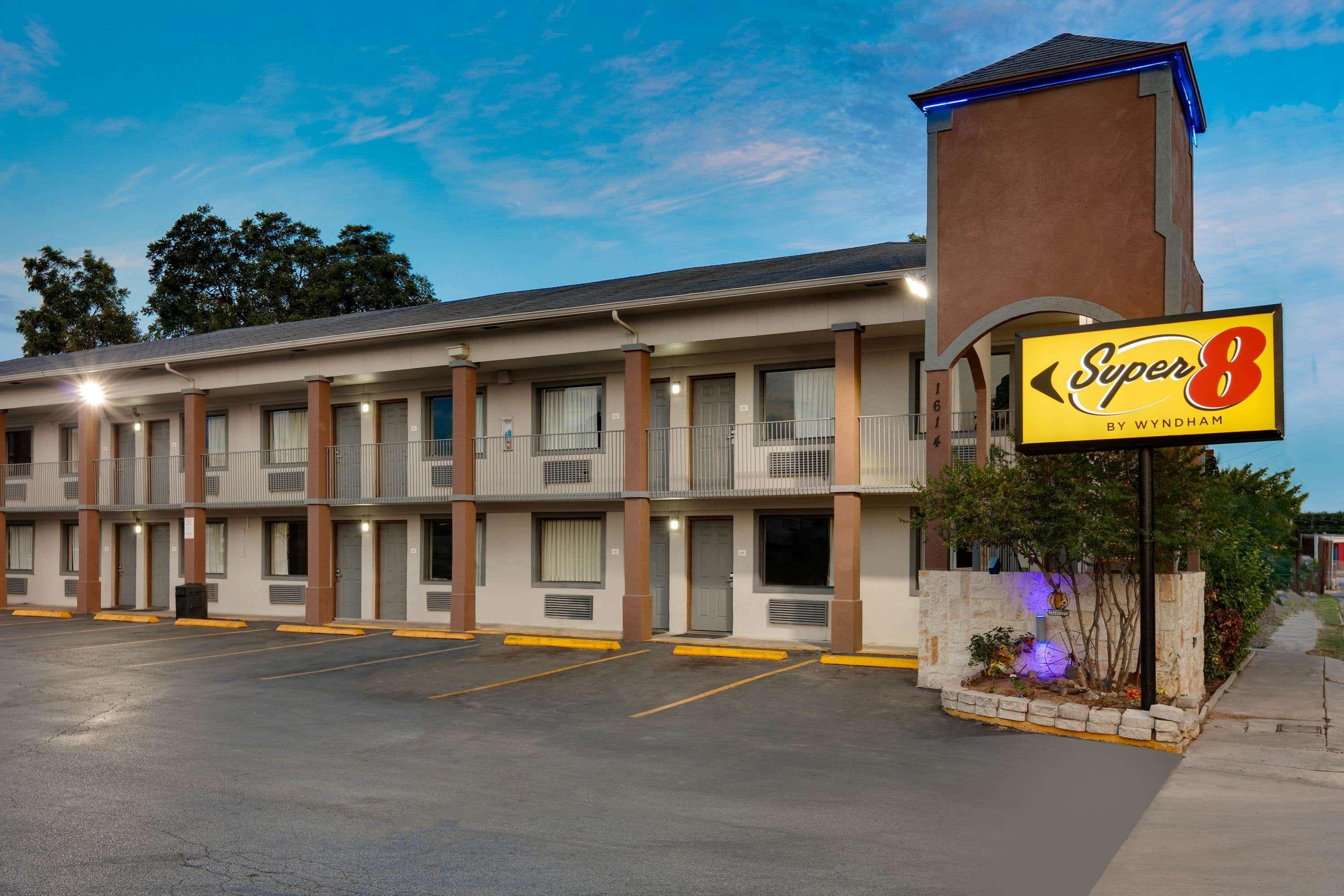 Super 8 By Wyndham Pearl District Downtown 2*