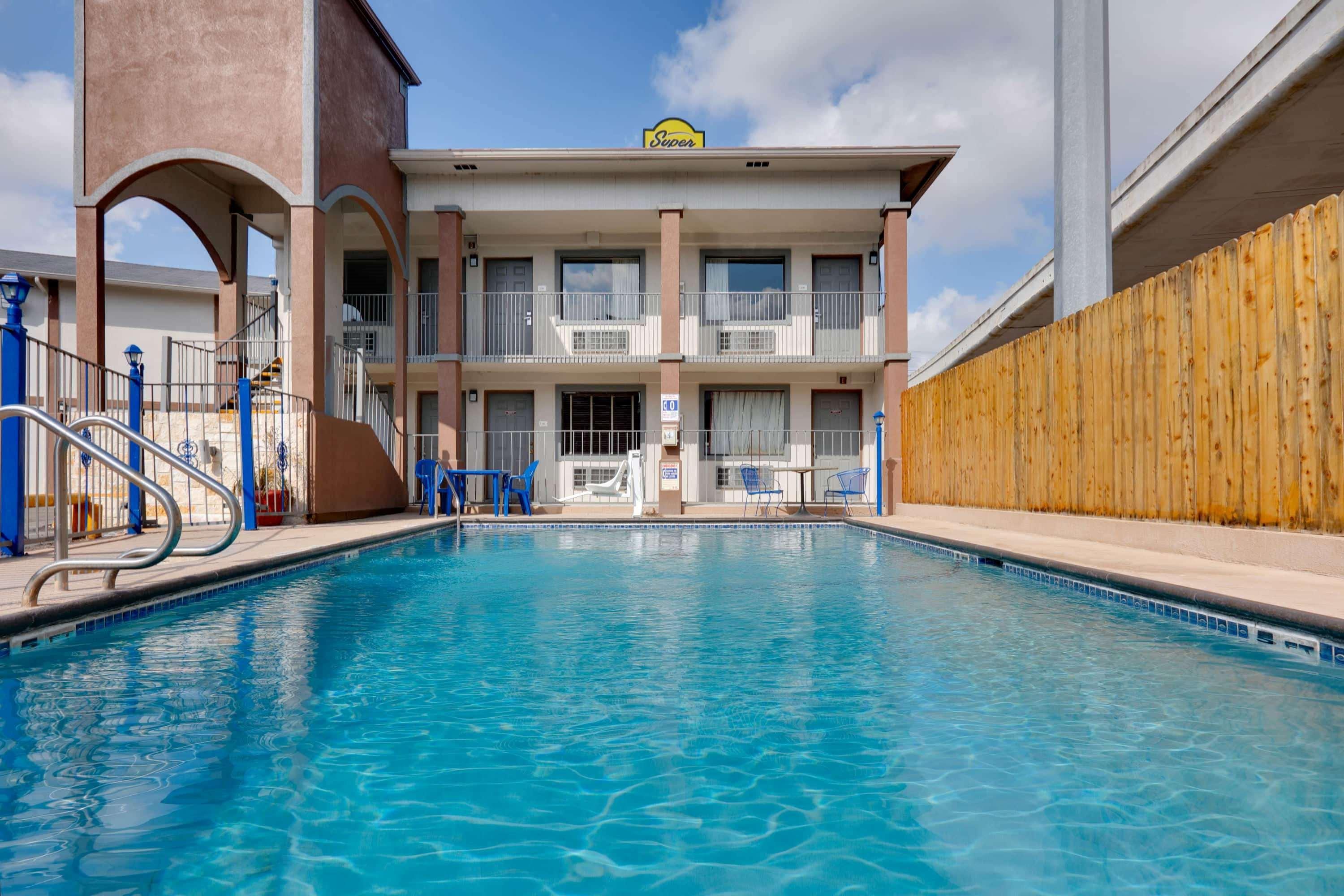 Super 8 By Wyndham Pearl District Downtown Motel