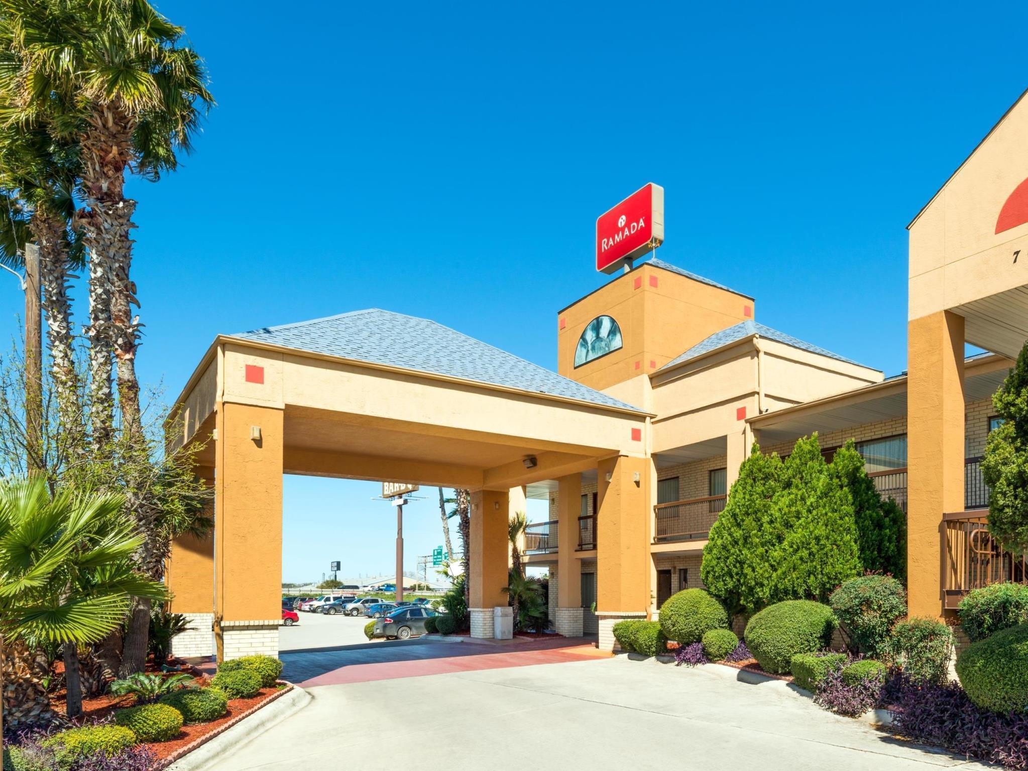 Hotel Ramada By Wyndham Near Seaworld - Lackland Afb 3*