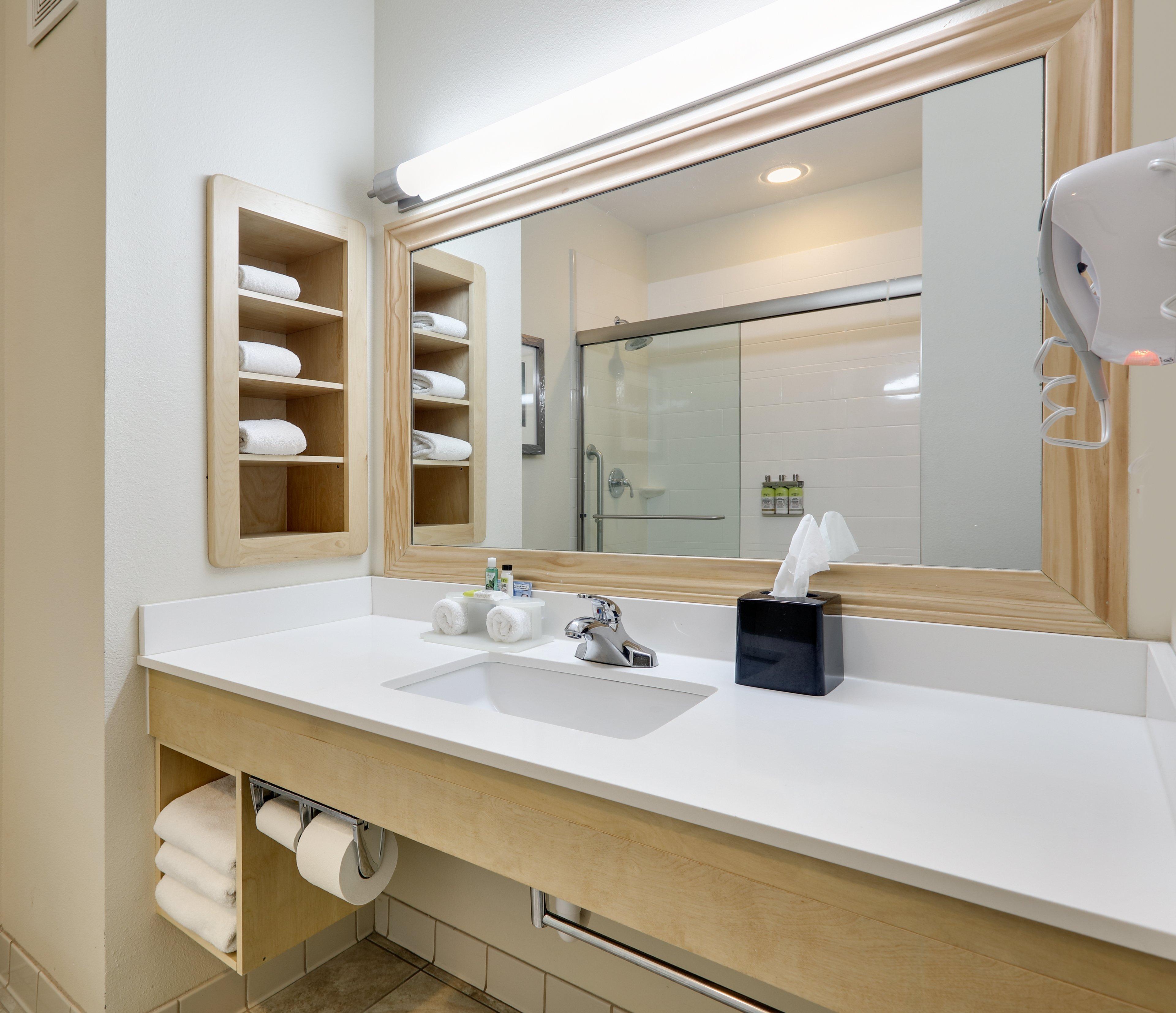 Hotel Express & Brooks Base By Ihg