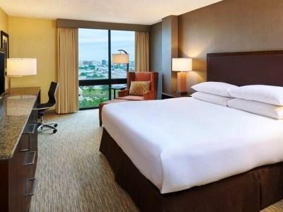 Doubletree By Hilton Airport