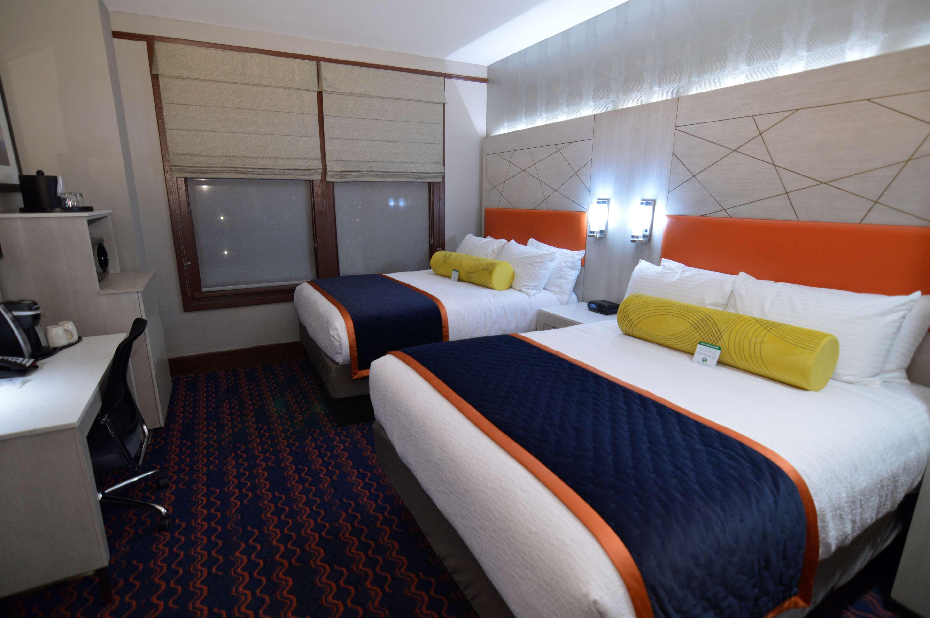 Western Premier Historic Travelers Alamo/riverwalk Hotel 3*