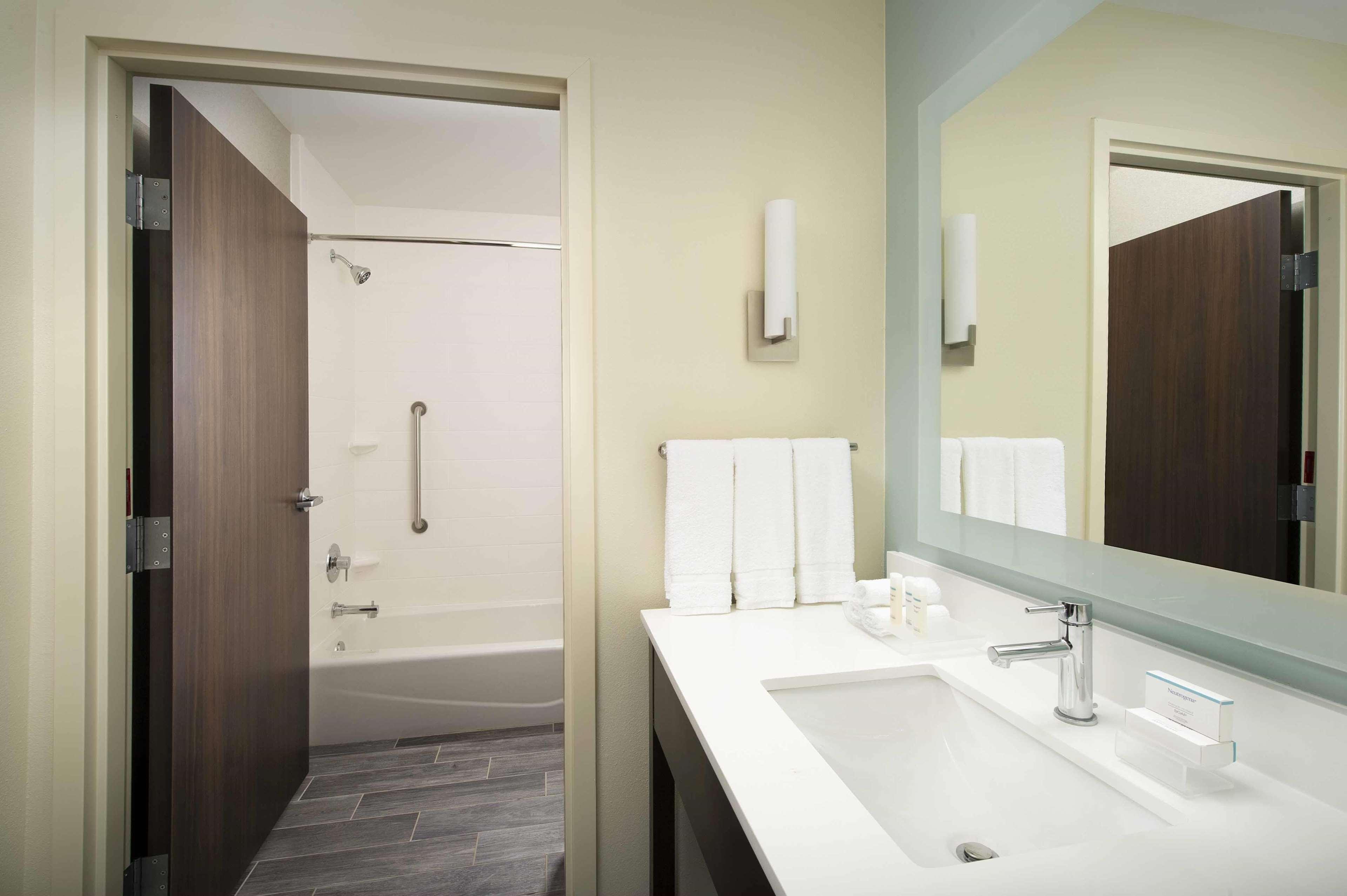 Homewood Airport Hotel 3*