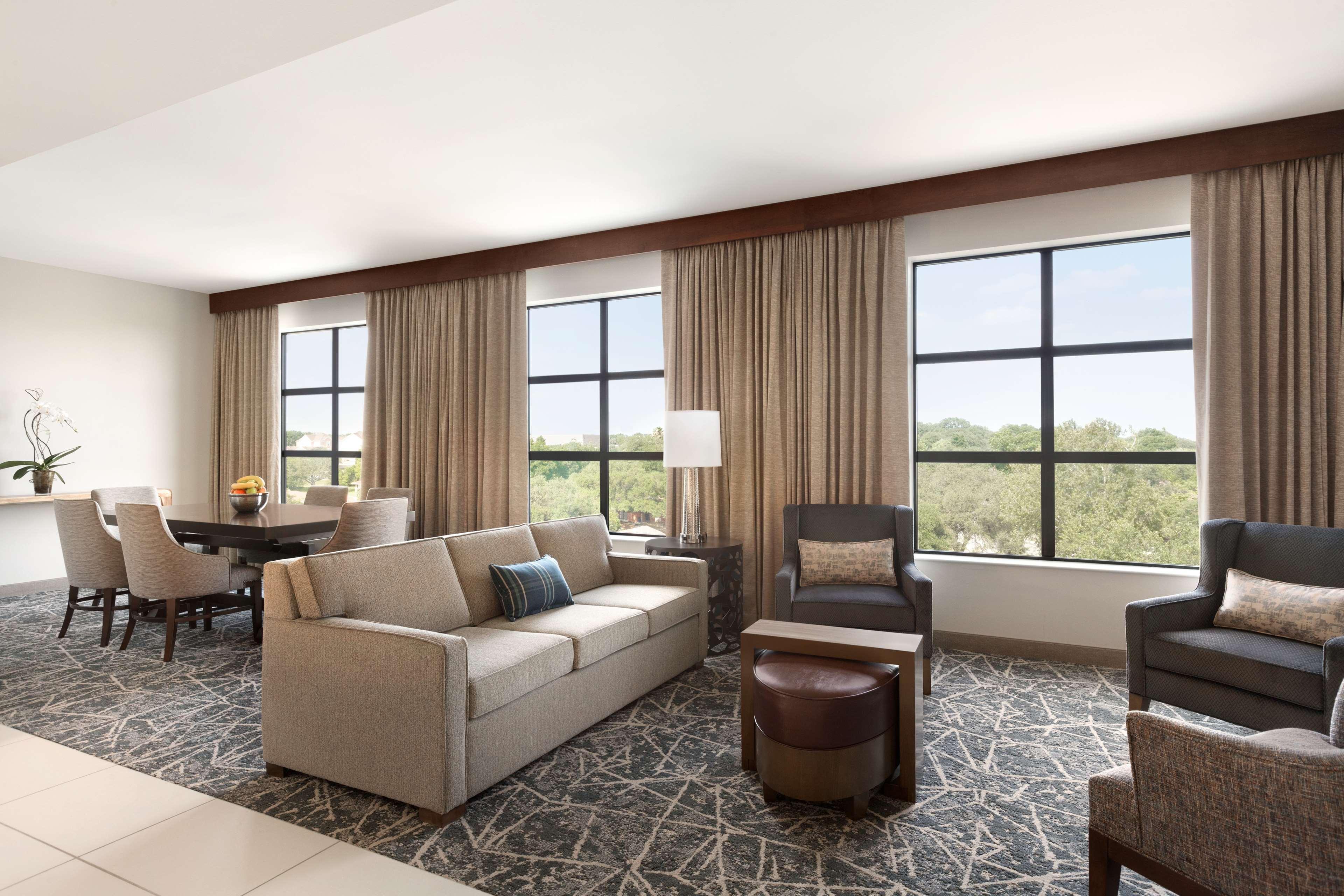 Hotel Embassy Brooks Base & San Antonio