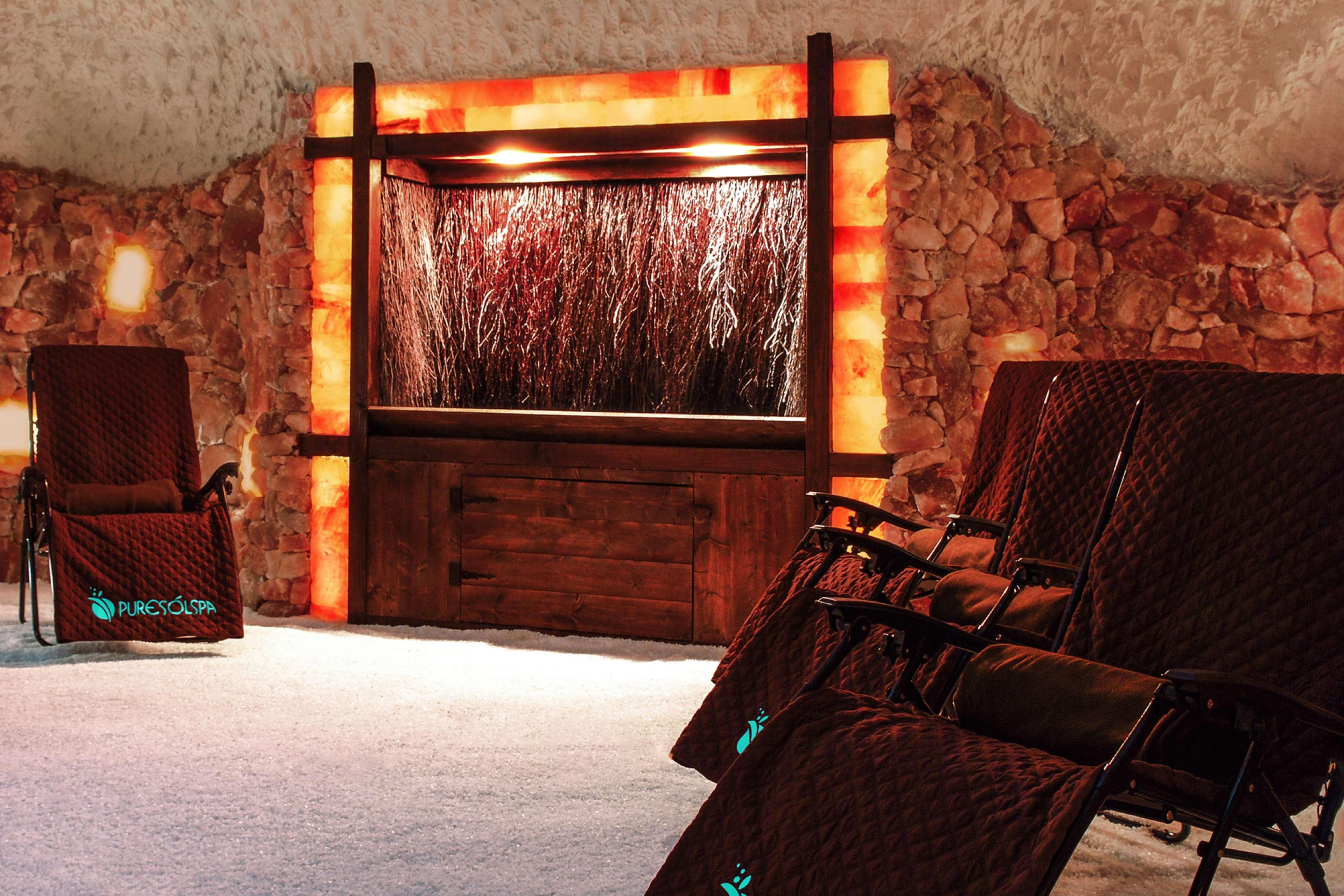Hotel Embassy Brooks Base &
