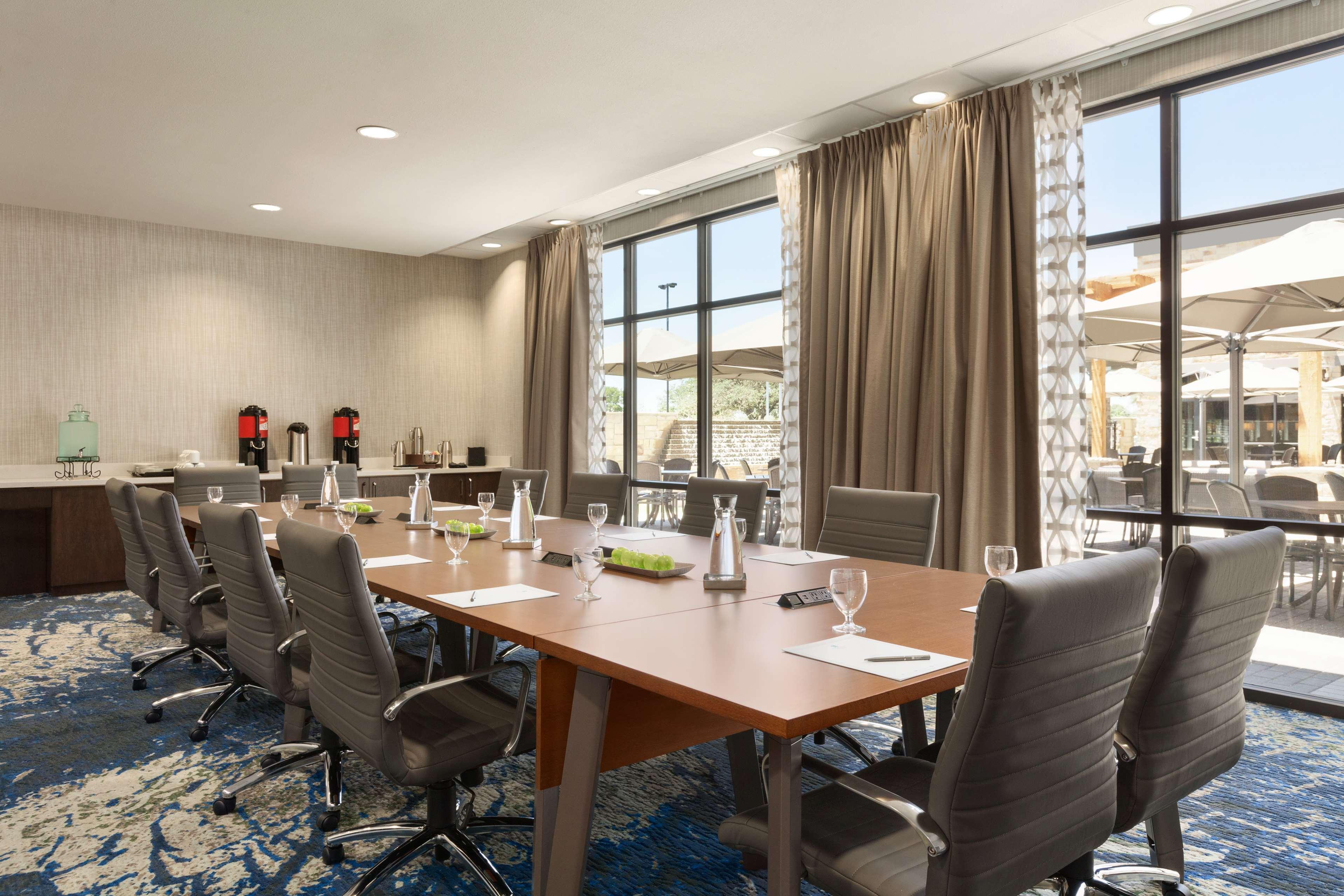 Hotel Embassy Brooks Base &
