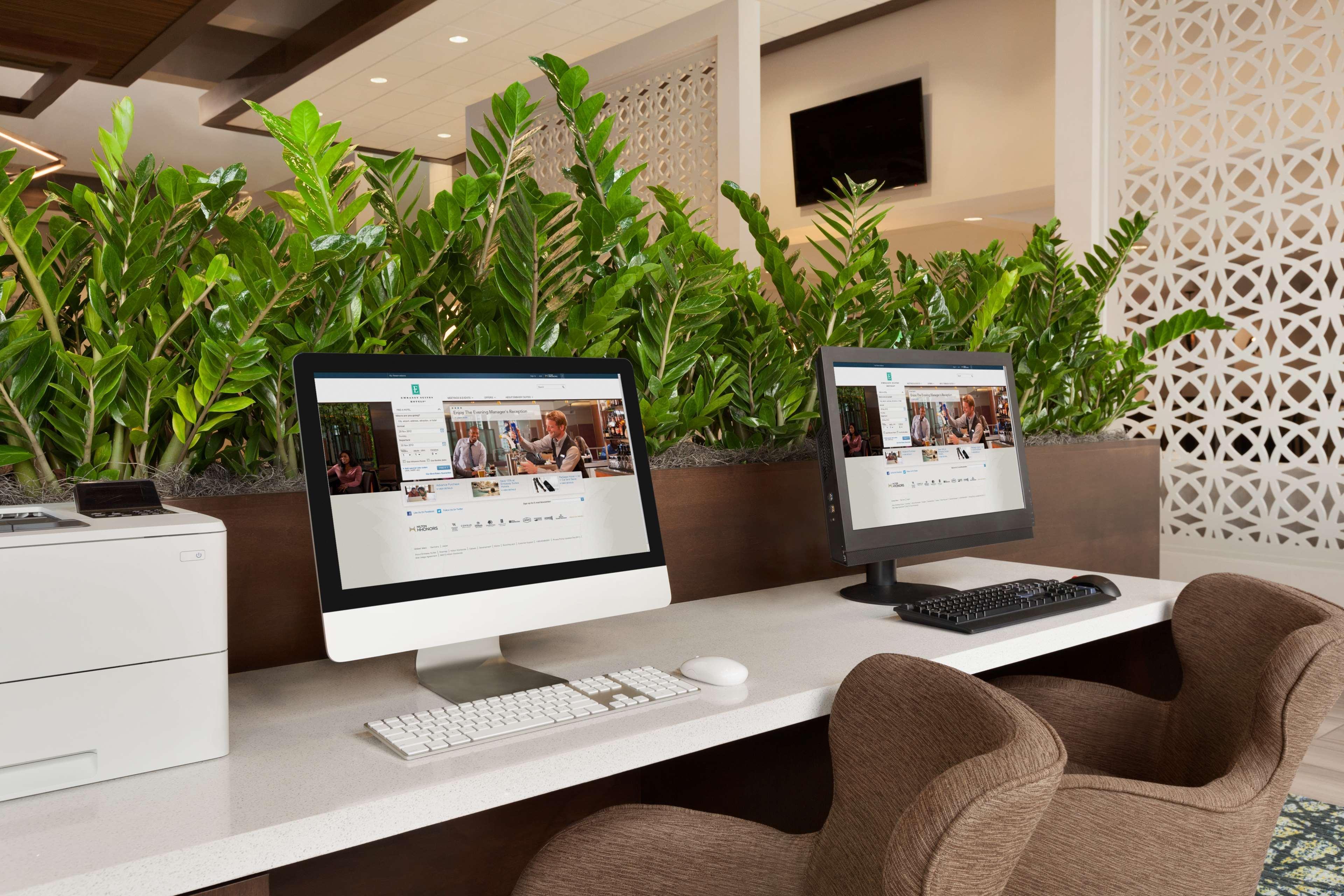 Hotel Embassy Brooks Base & San Antonio
