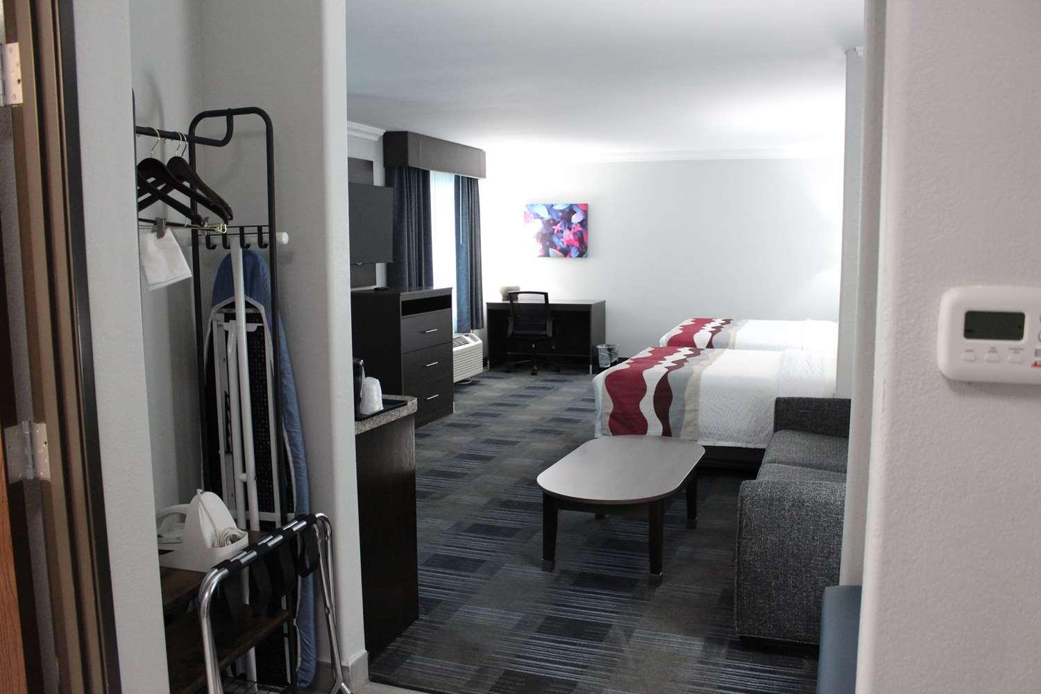 Western Medical Center North & Near Six Flags Hotel