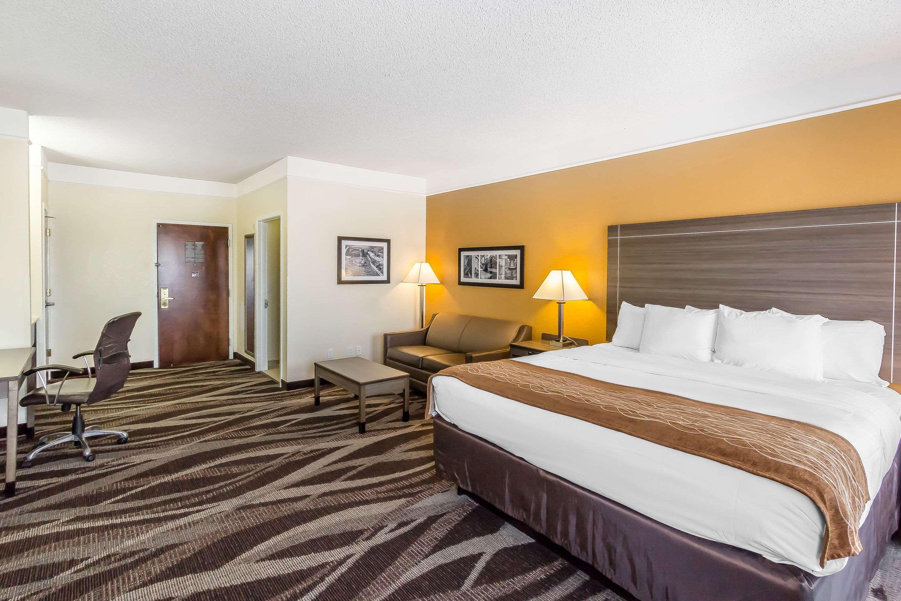 Inn Comfort Near Frost Bank Center 2*