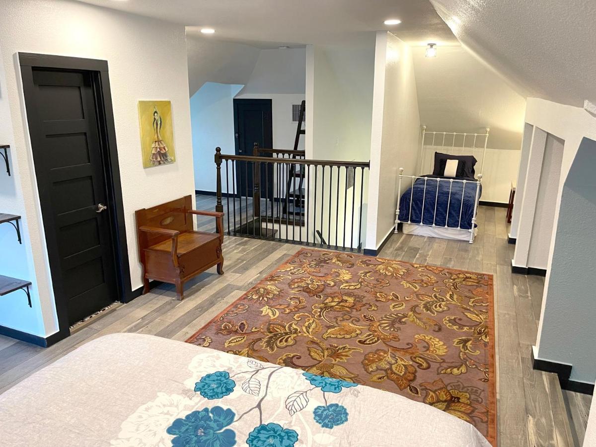 Gem, Spacious With Pool In Desirable Monte Vista Holiday home *