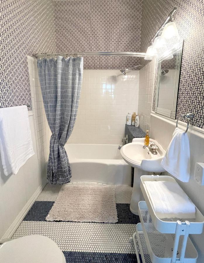 Holiday home Gem, Spacious With Pool In Desirable Monte Vista San Antonio