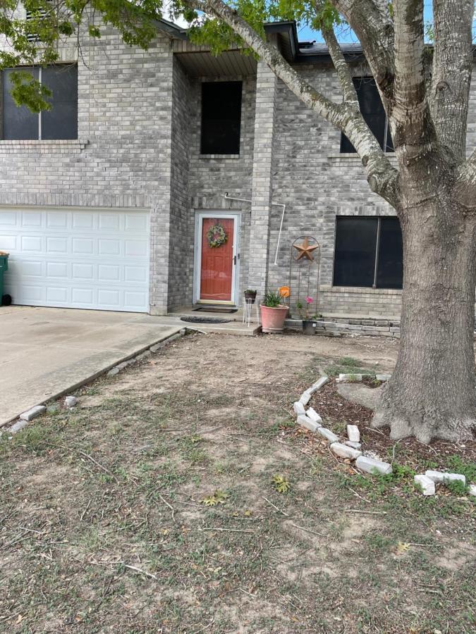 Holiday home Lovely Spacious Near Randolph, Six Flags, Seaworld, Riverwalk And Lackland