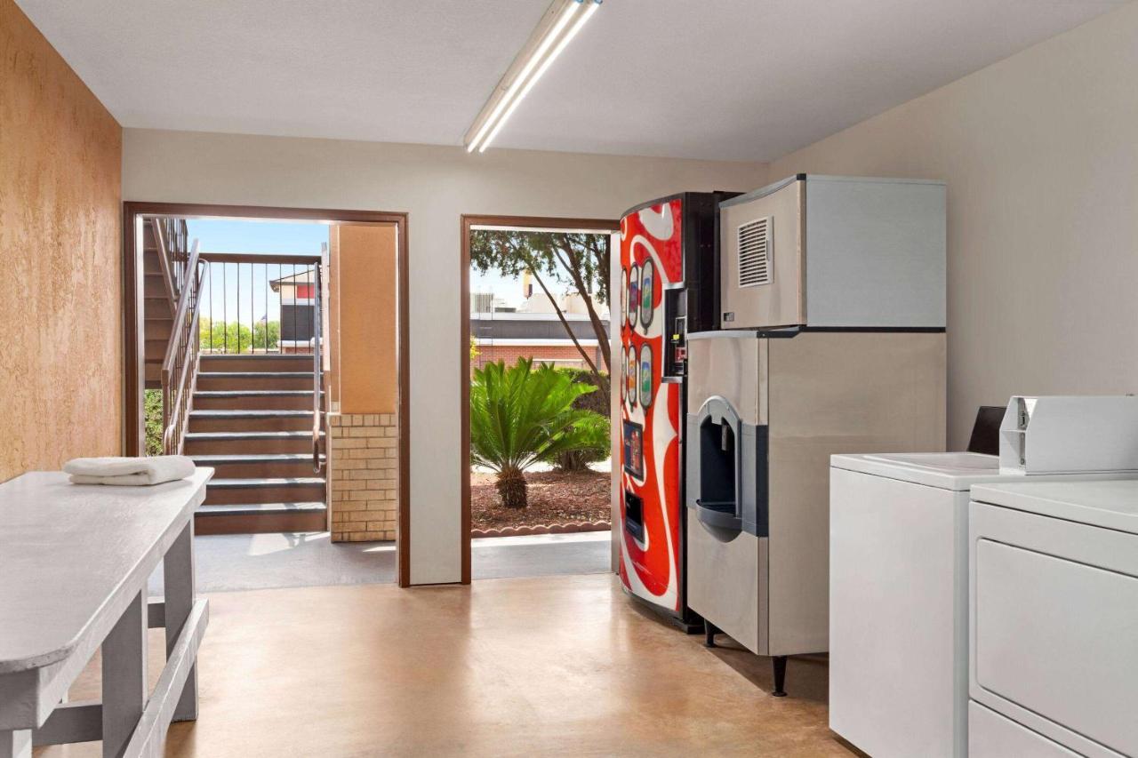 Ramada By Wyndham Near Seaworld - Lackland Afb San Antonio