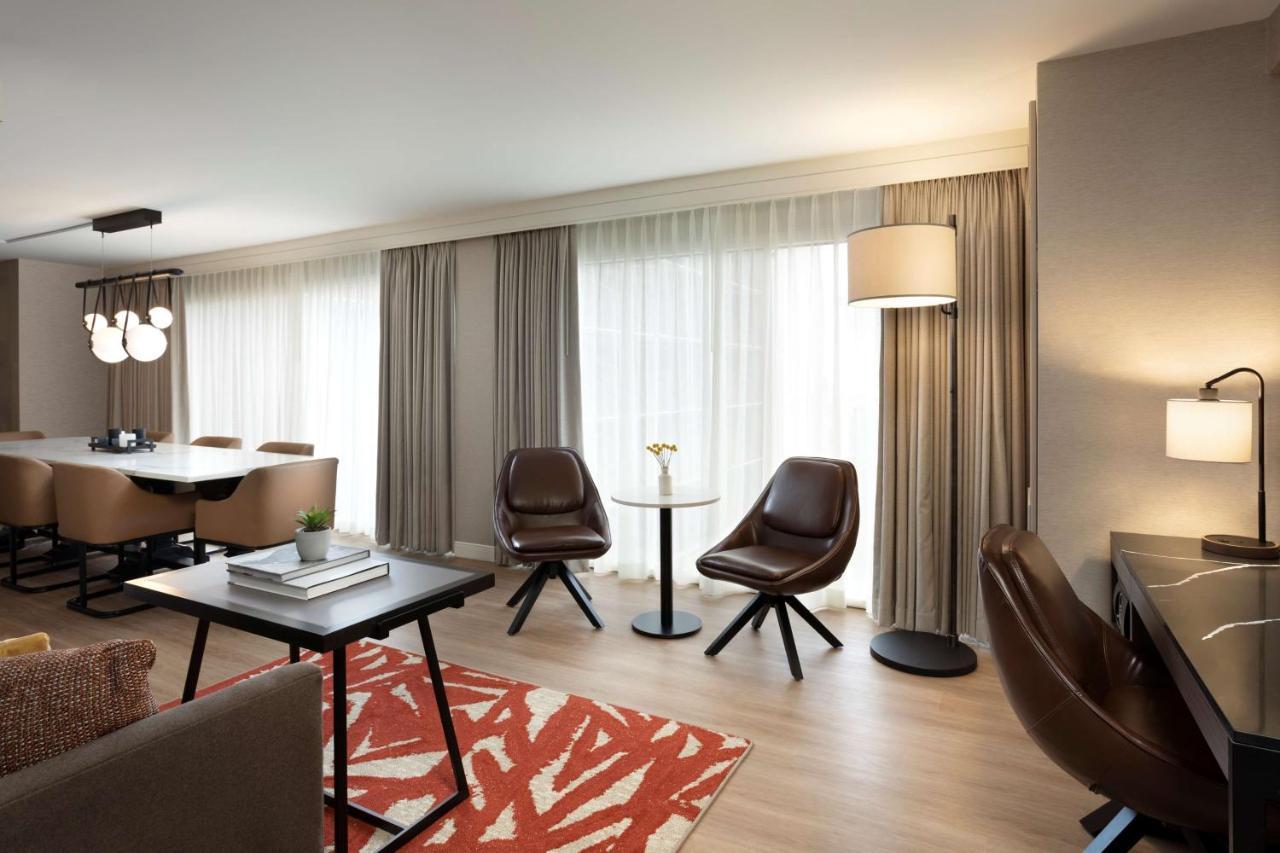 Hyatt Regency Riverwalk Hotel